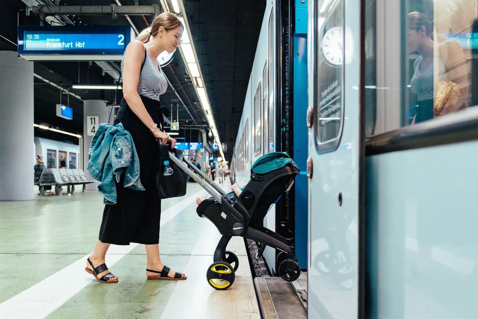 Siège auto et poussette pour bébé Doona 2025 avec base