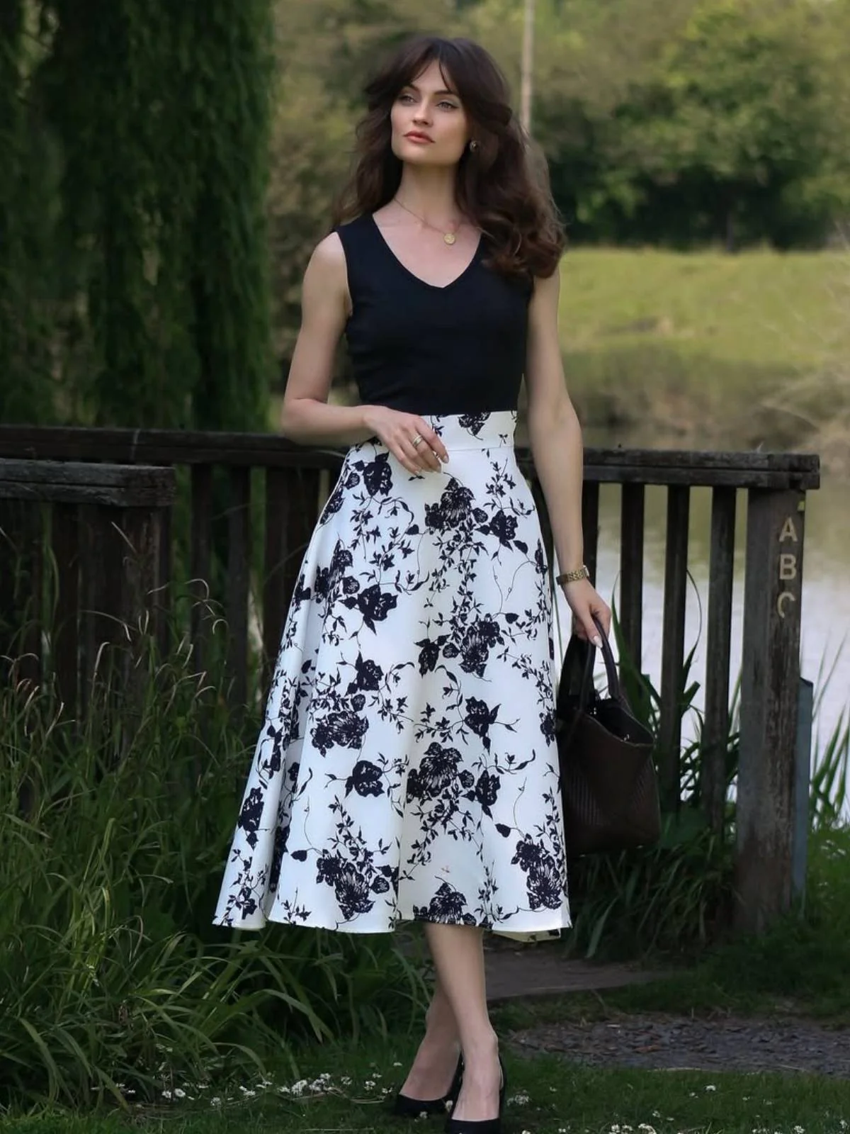 Robe cocktail vintage des années 1950 à ligne A et imprimé floral