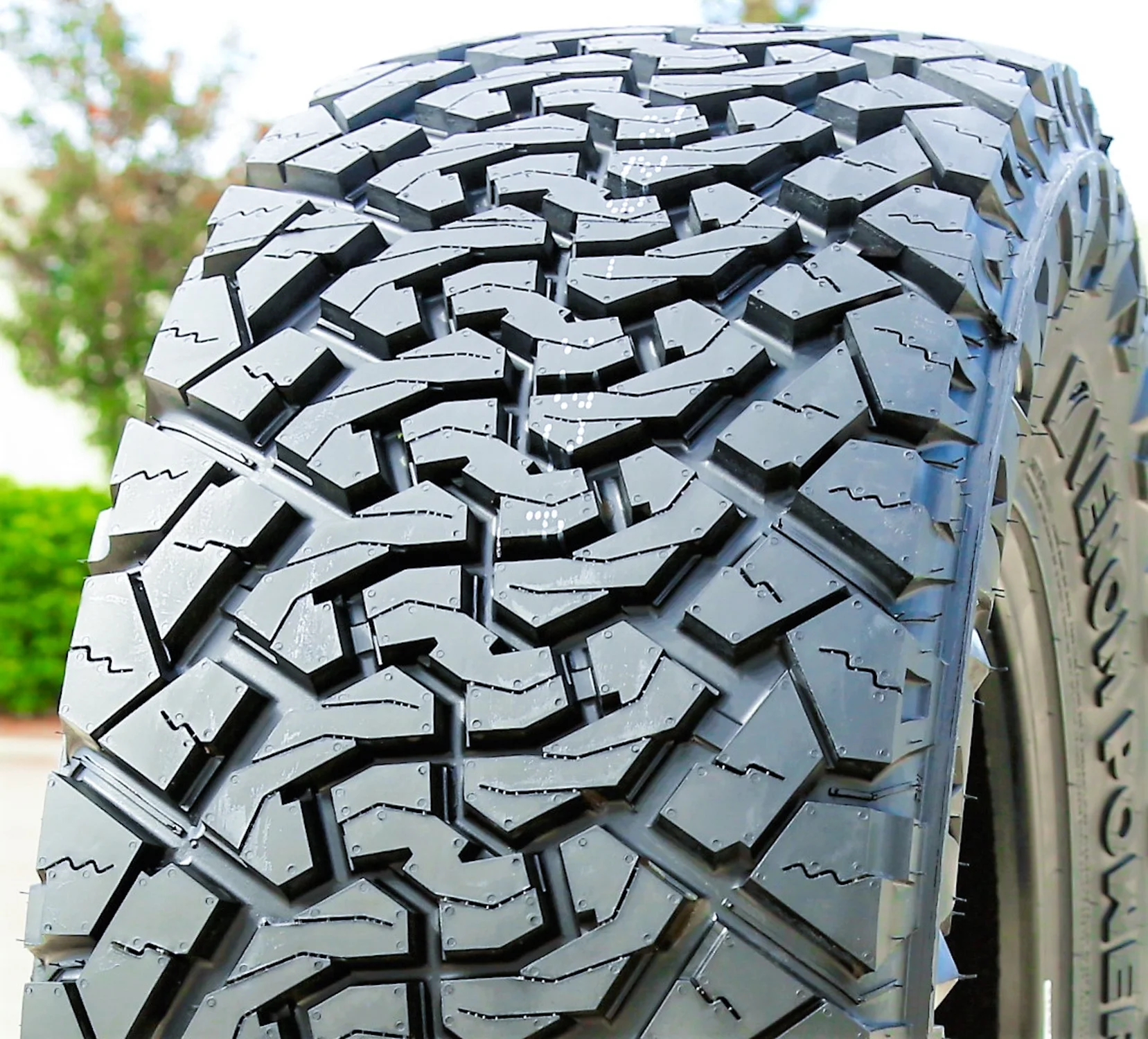 Venom Power Terra Hunter X/T 265/60R18 114T XL Extreme Terrain Tire