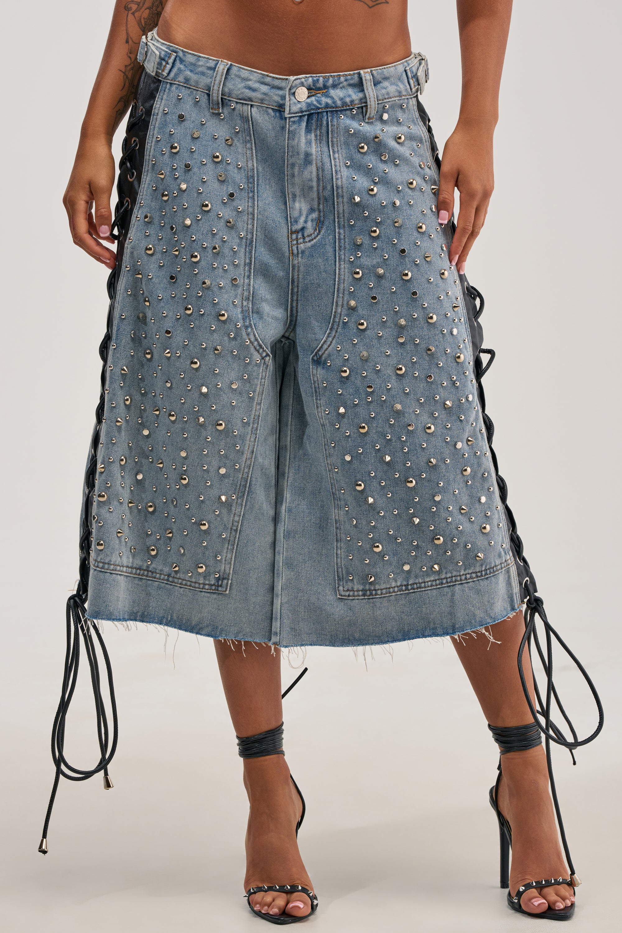 HONEY BABY BERMUDA SHORT - Akira Store