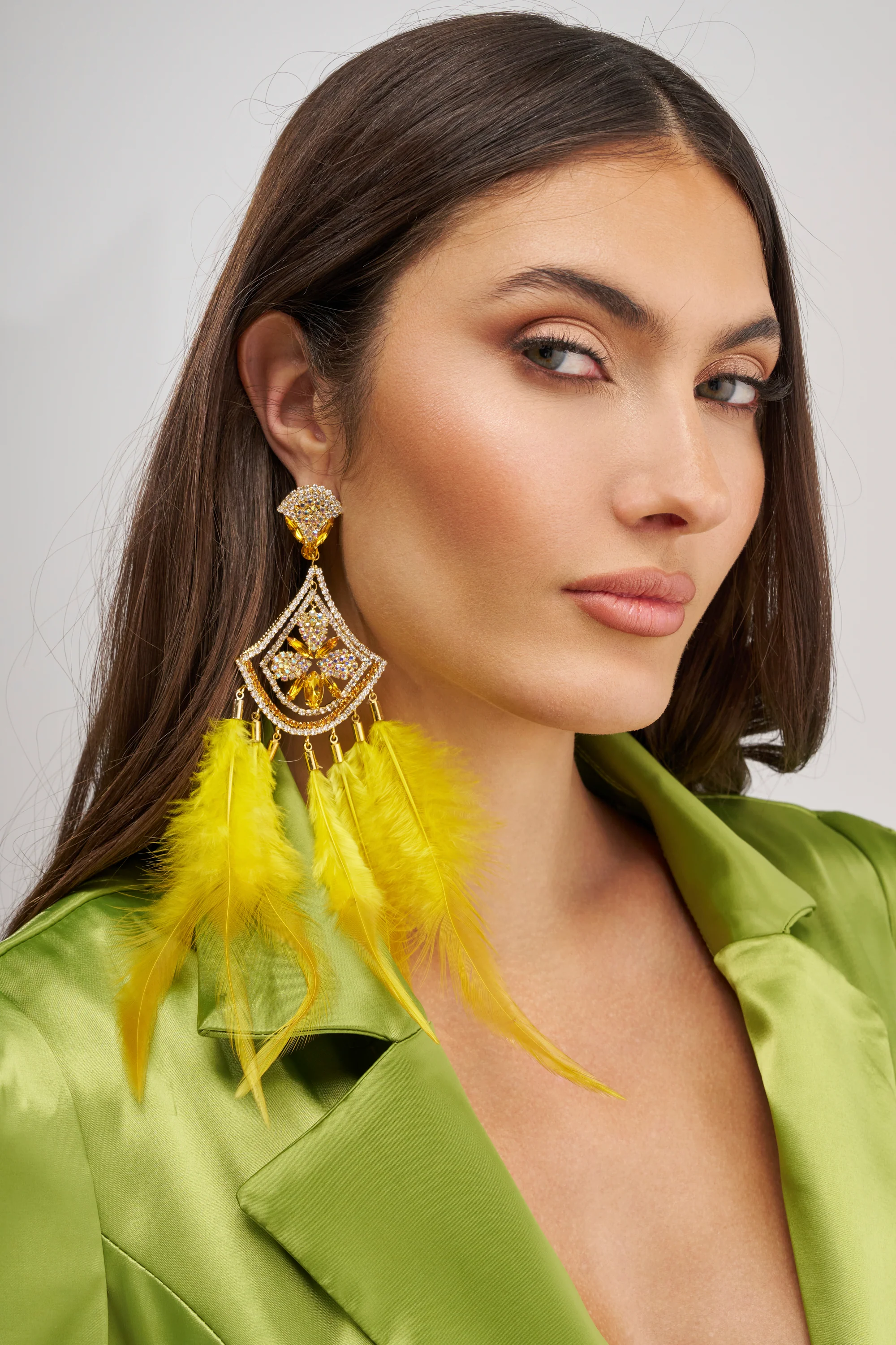 AT CARNIVALE STATEMENT FEATHER EARRING - Akira Store