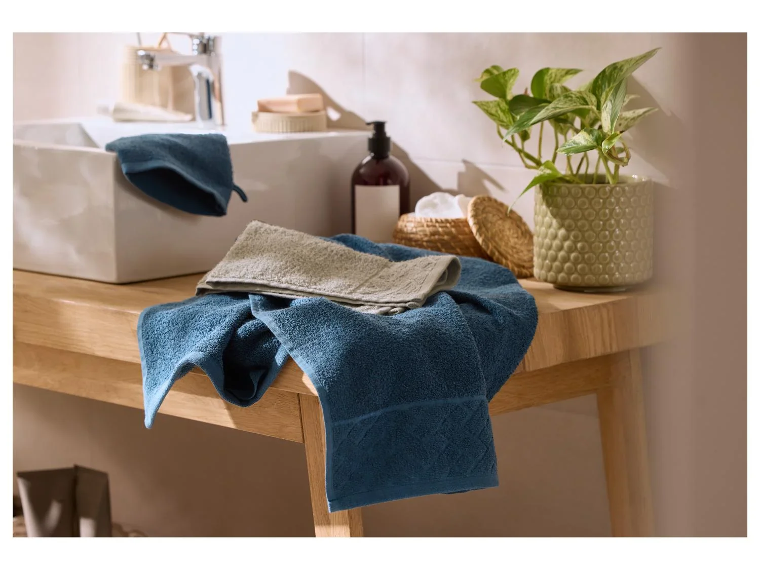 LIVARNO Serviette de toilette en ponge, 50 x 100 cm
