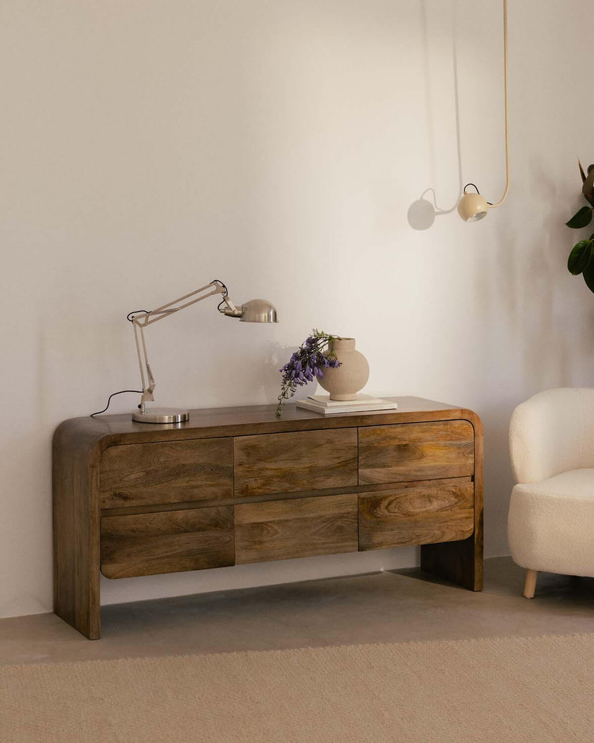 Vanile - Aparador Bajo con 6 Cajones de Madera de Mango Vanile