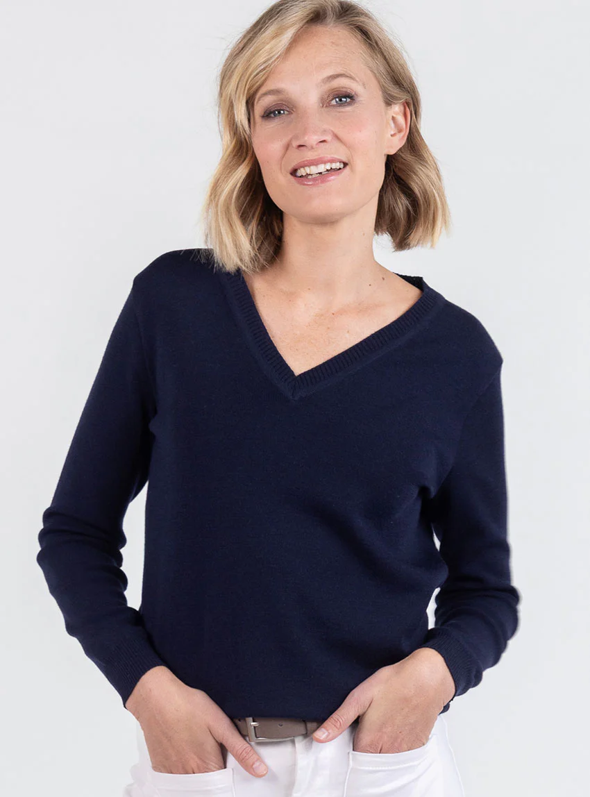 Pull femme col V en laine bleu marine