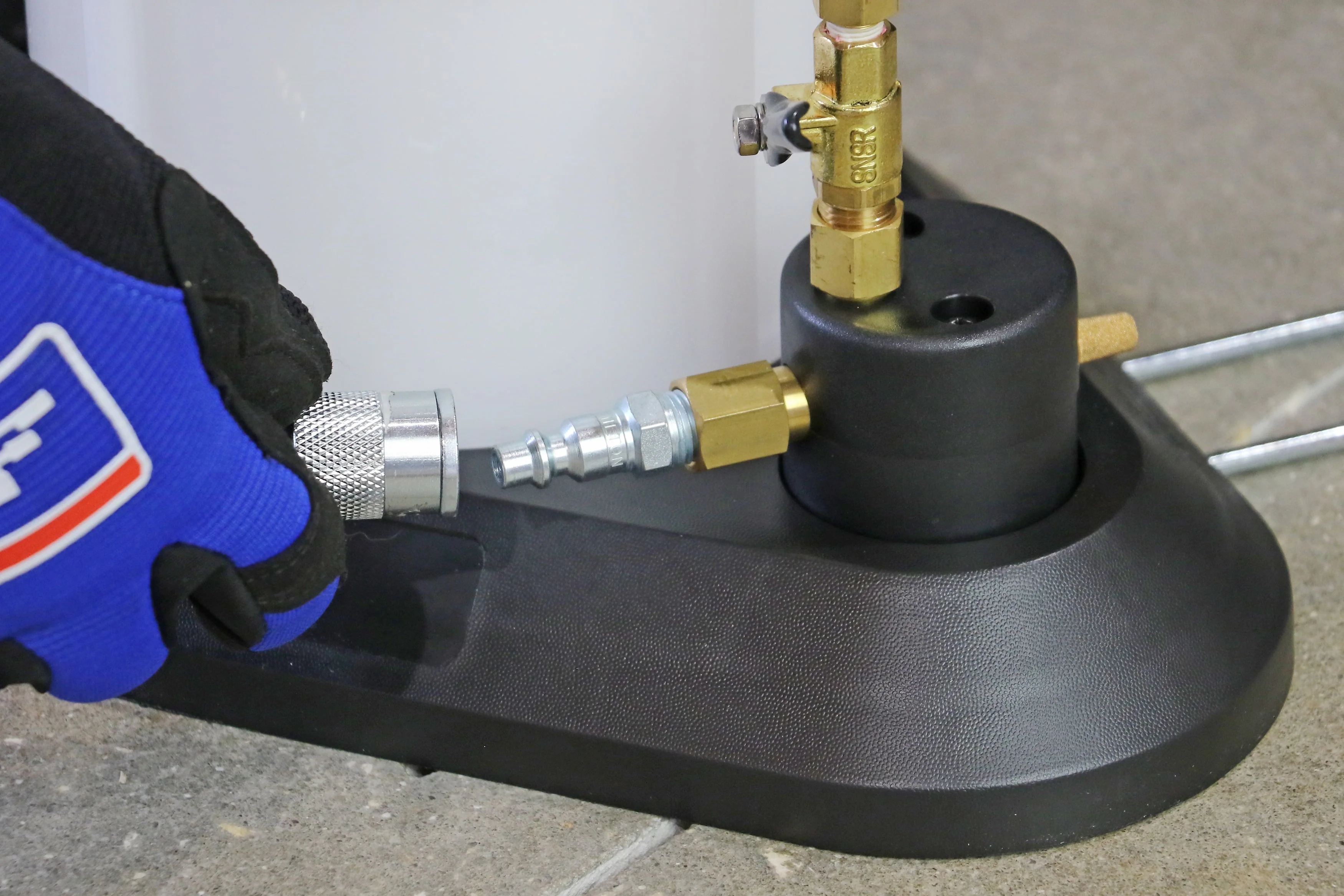 MV7300 Pneumatic Air Operated 2.3 Gallon Automotive Fluid Evacuator Kit - Image 6