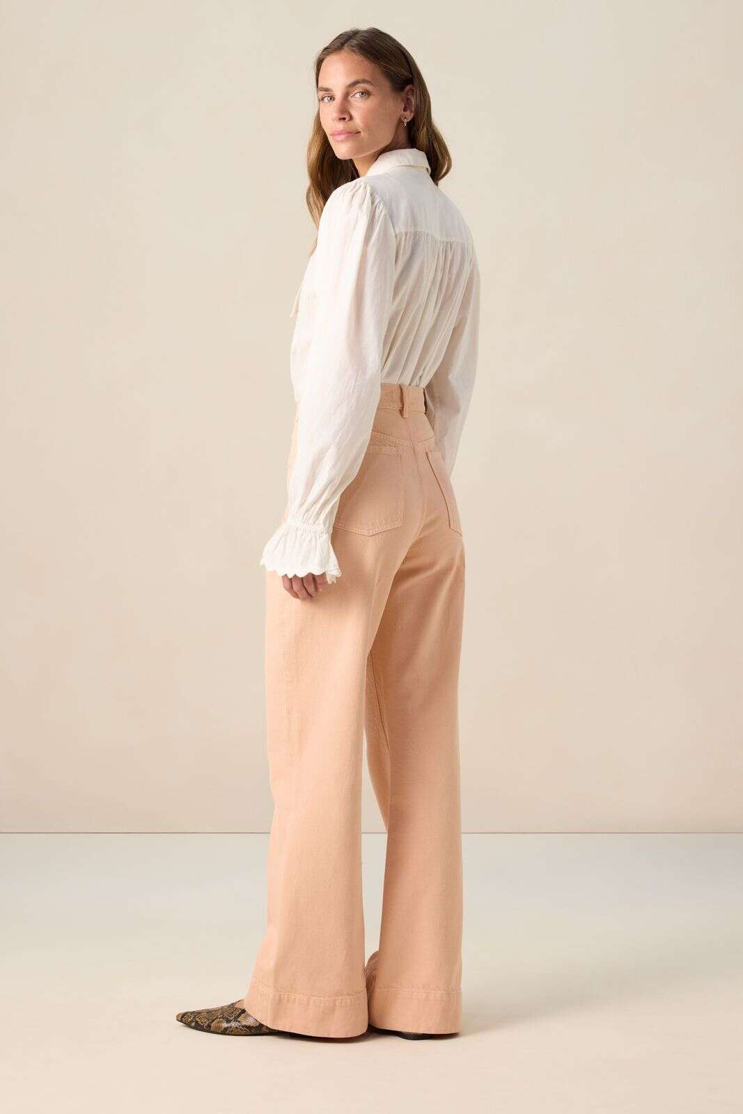 Lichtoranje high waist jeans met opgestikte zakken