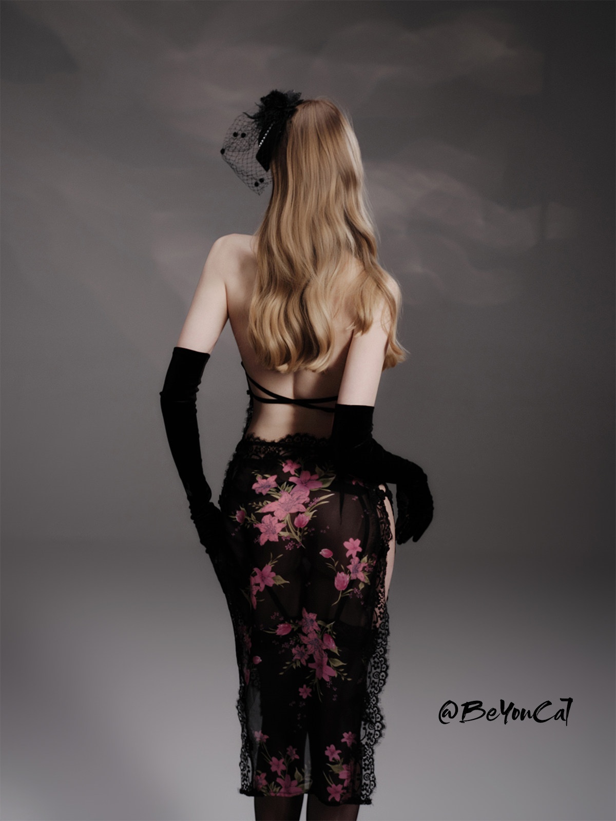 Bu You Cat: Sexy High-Slit Strapless Nightgown