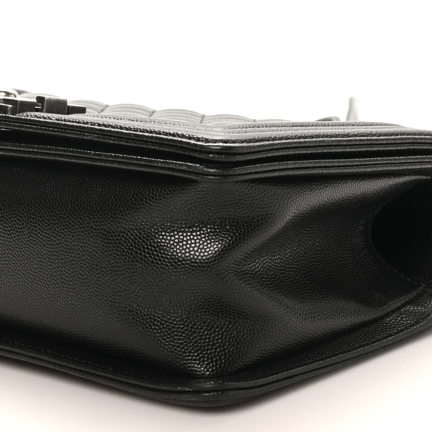 Caviar Quilted Medium Boy Flap Black