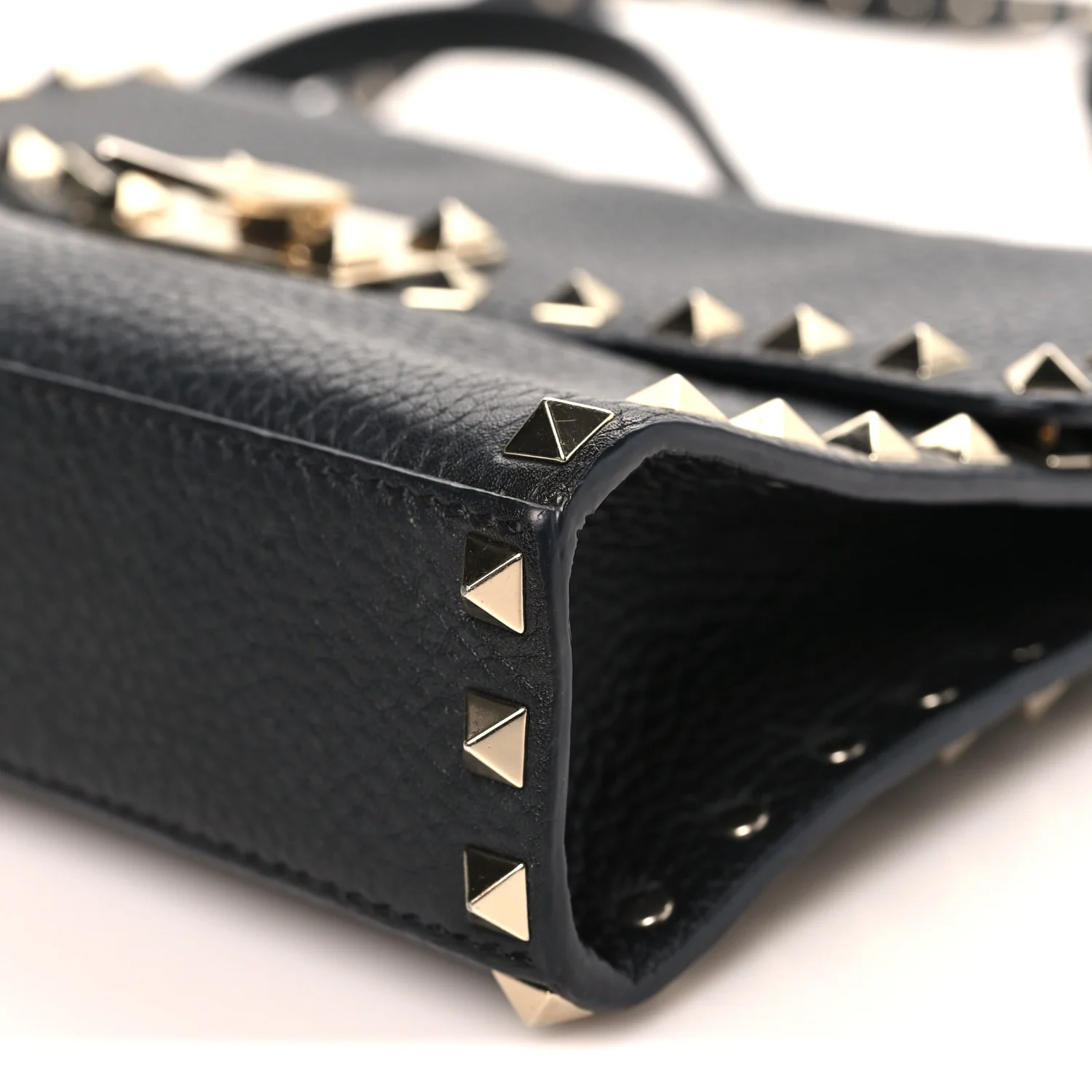 Pebbled Calfskin Medium Rockstud Flip Lock Crossbody Bag Black