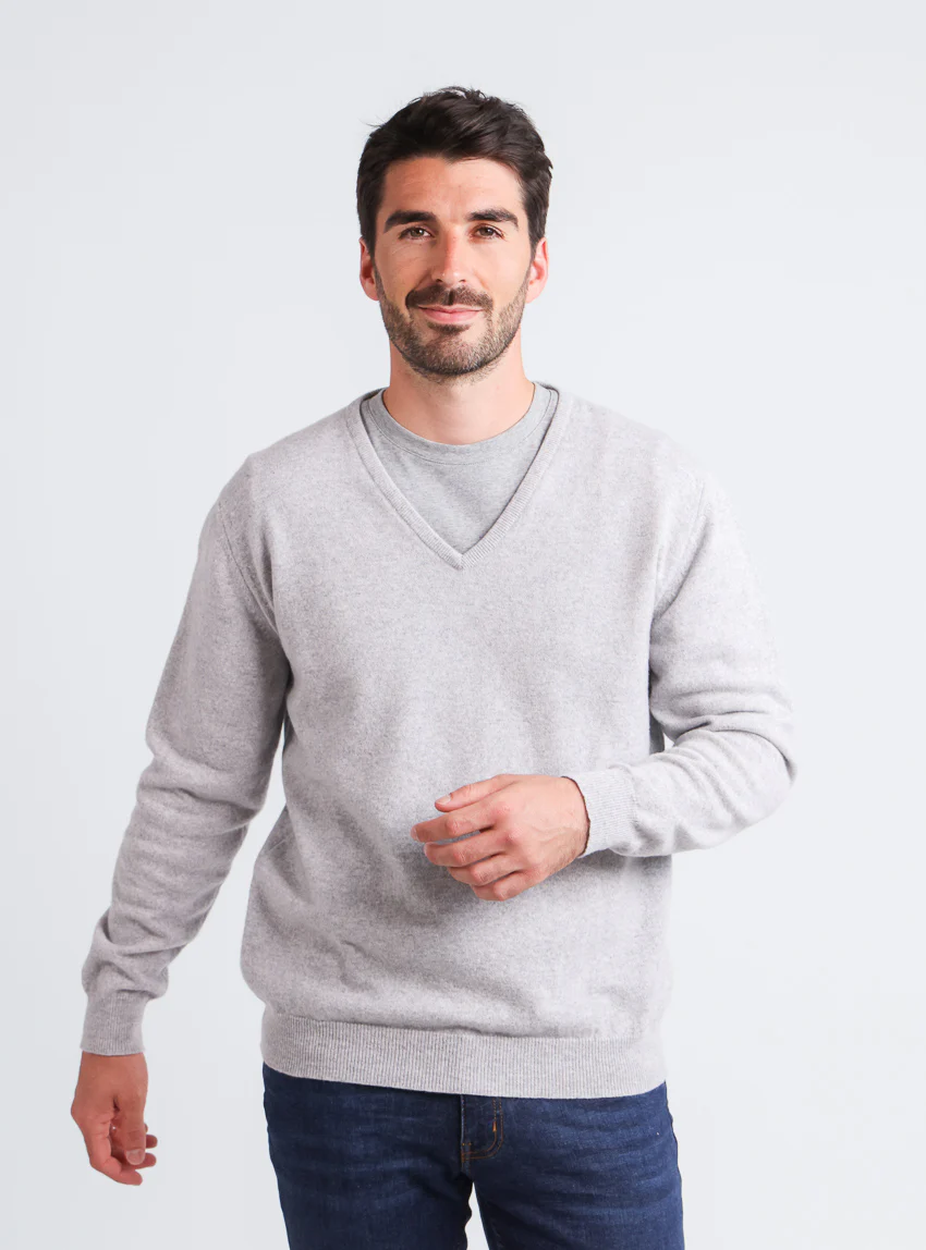 Pull homme col V en cachemire et laine gris nacre