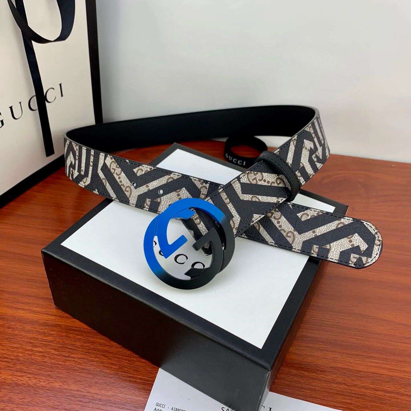 【GUCCI 公式専門店】クラシックGファミリーフラワーベルトボディ/初層レザーソール