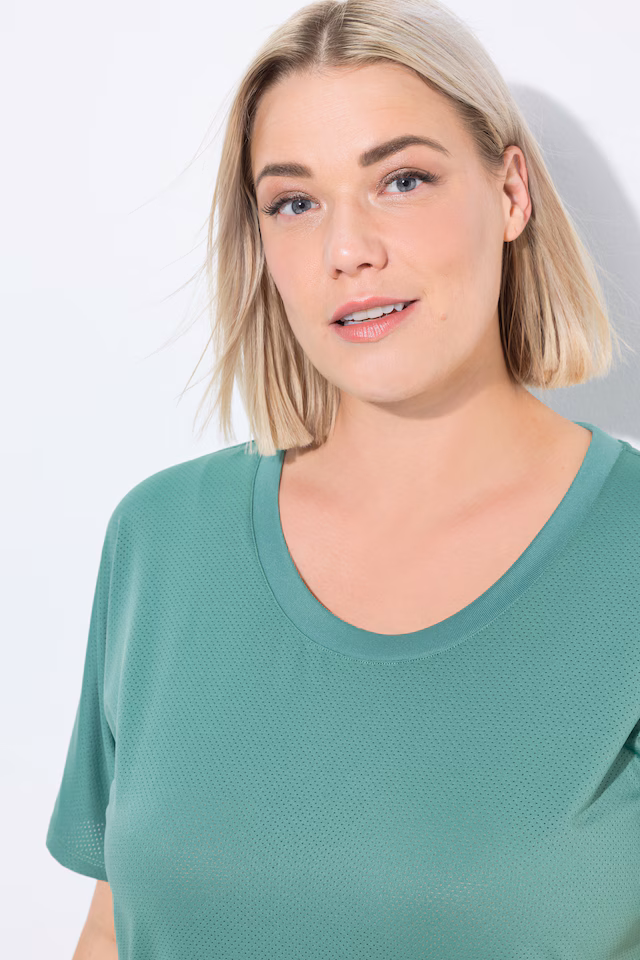 Quick Drying Pointed Hem Stretch Fit Tee