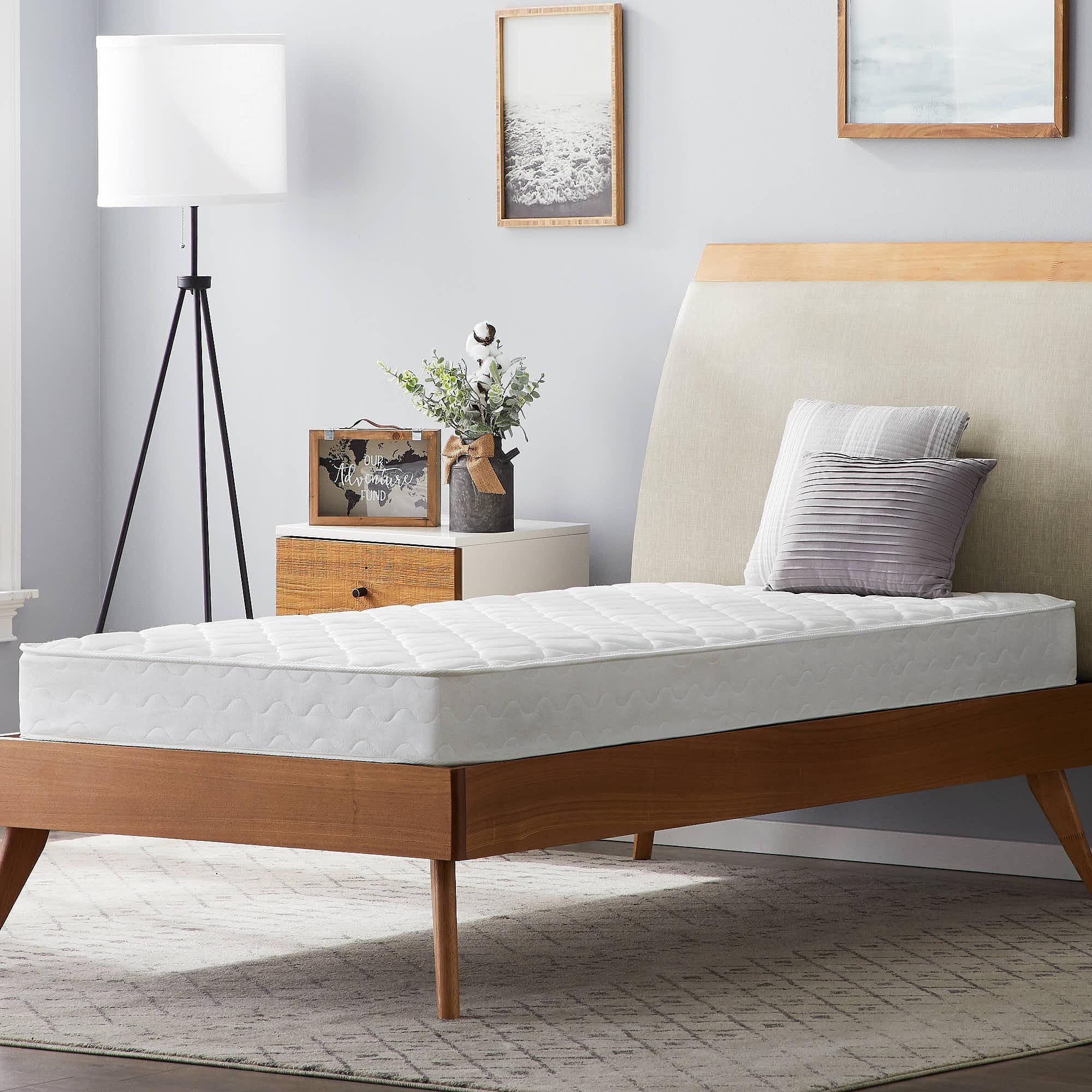 6 Innerspring Coil Mattress. Twin
