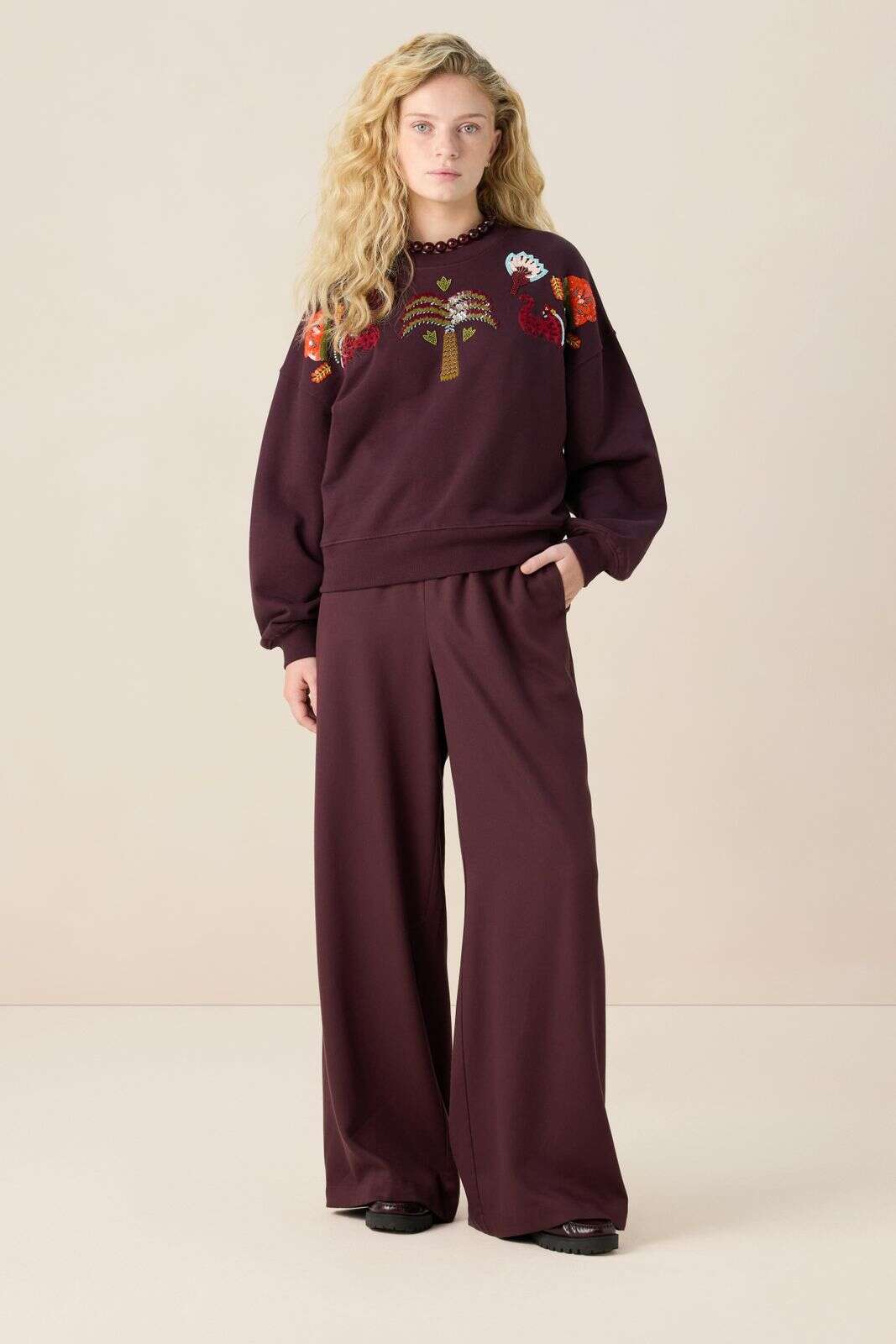 Donkerbruine sweater met pailletten