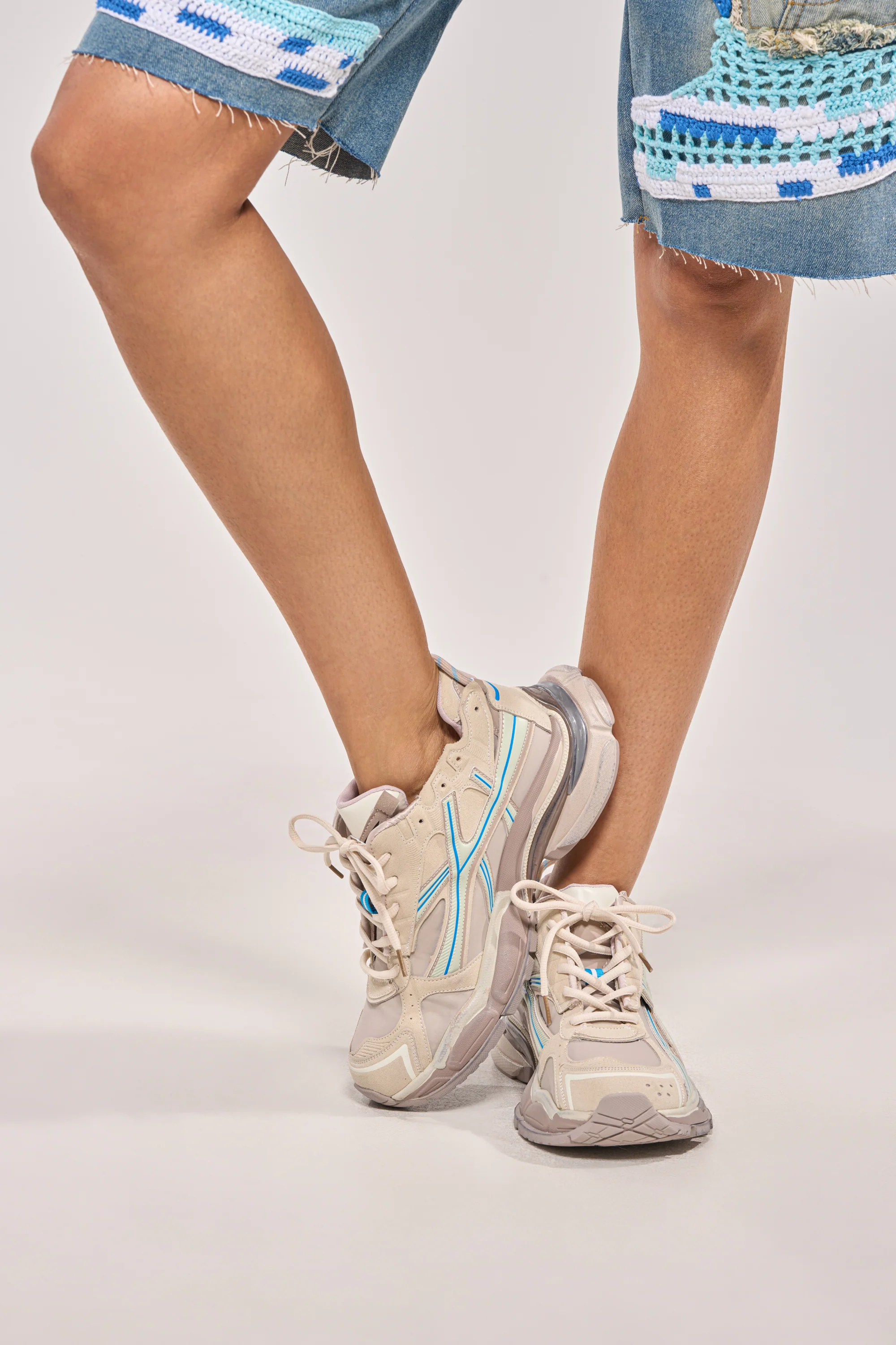 AKIRA GOLD MELAE LIGHT GREY SNEAKER - Akira Store