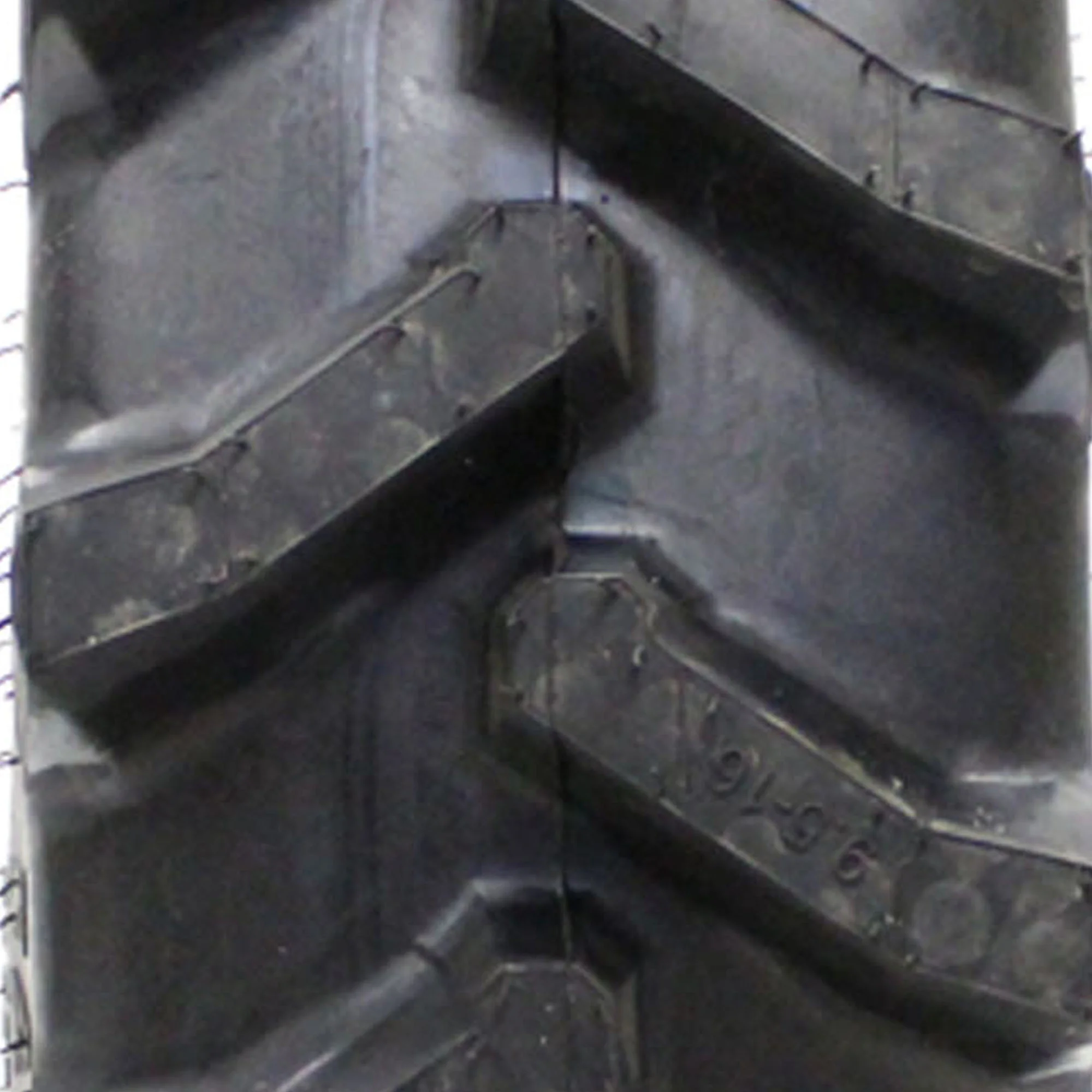 Farm Specialist R-1 9.5-16 92A8 C Farm Tire - Image 4