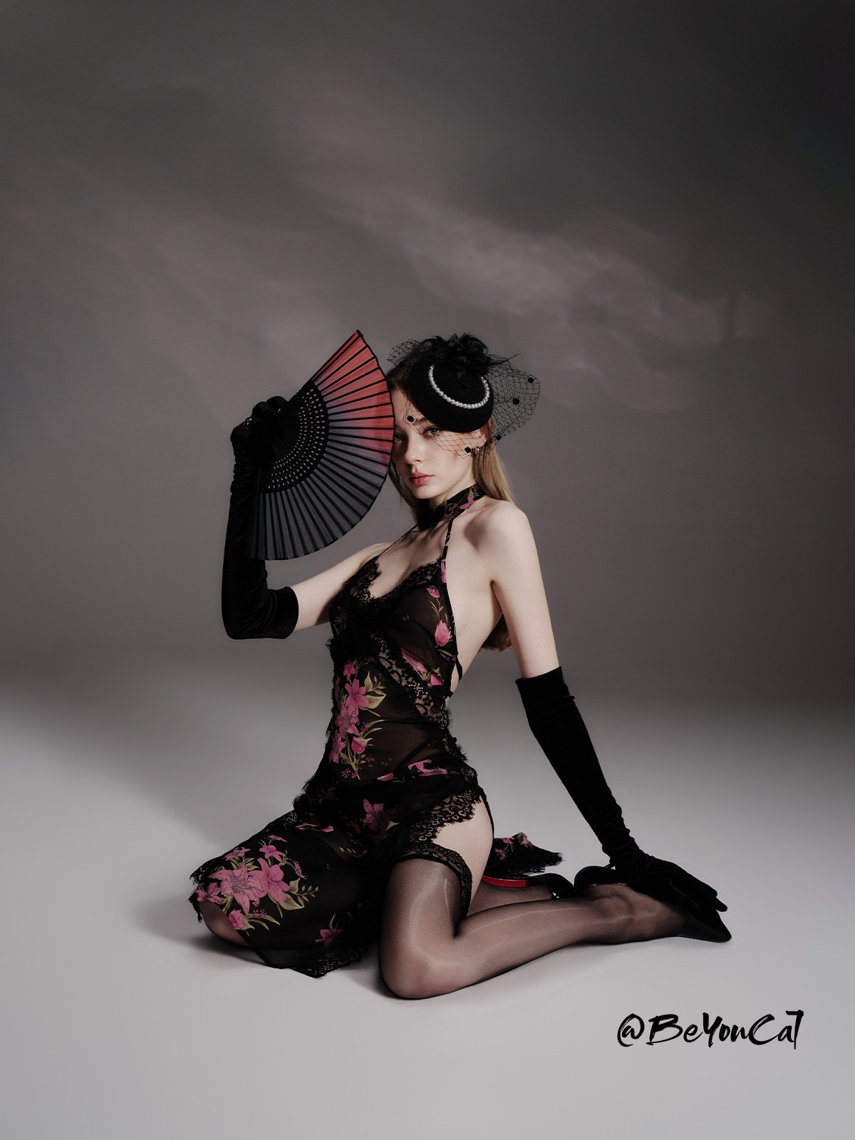Bu You Cat: Sexy High-Slit Strapless Nightgown