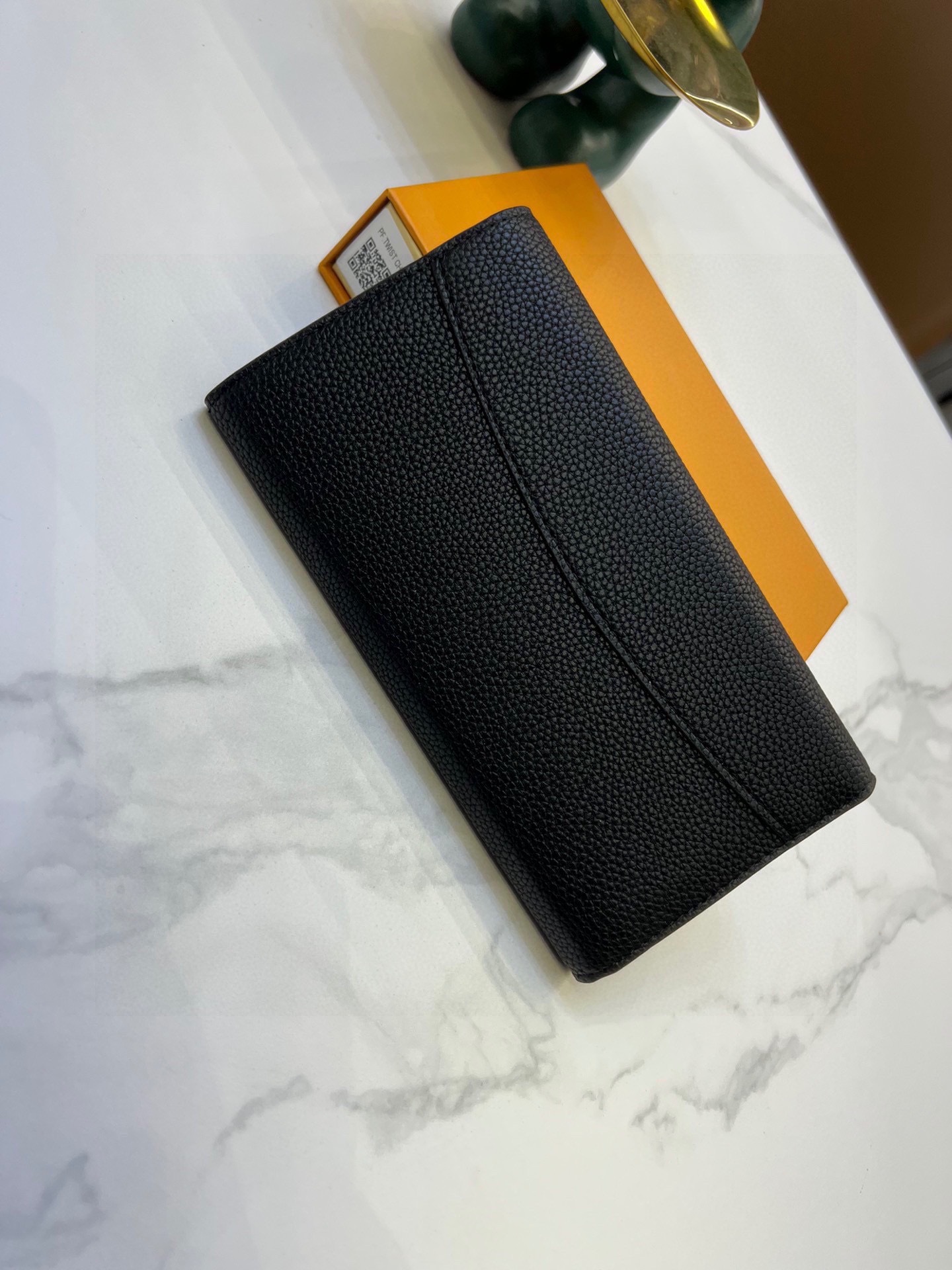 L Capucines men wallet size??20*11*2.5 cm