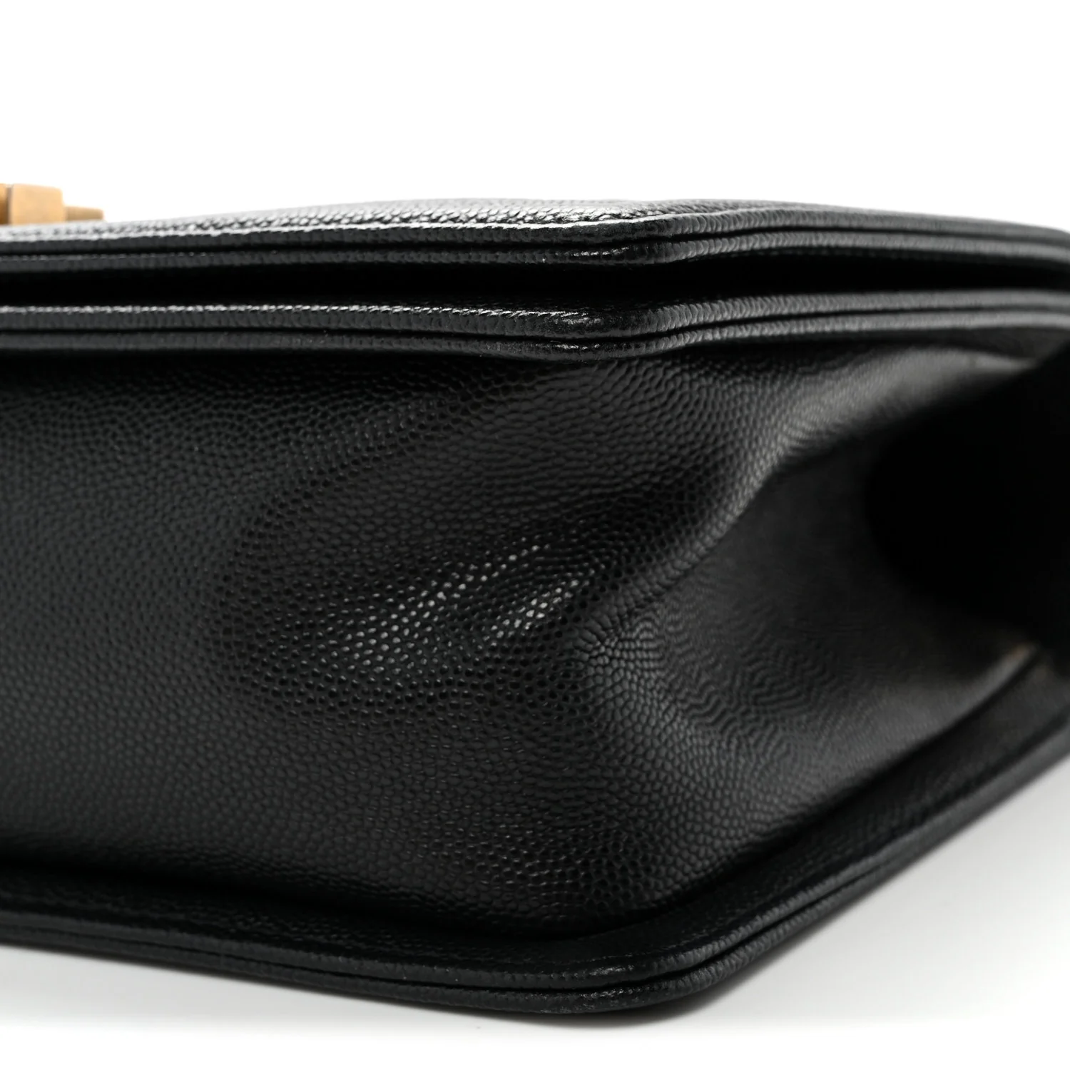 Caviar Quilted Medium Boy Flap Black
