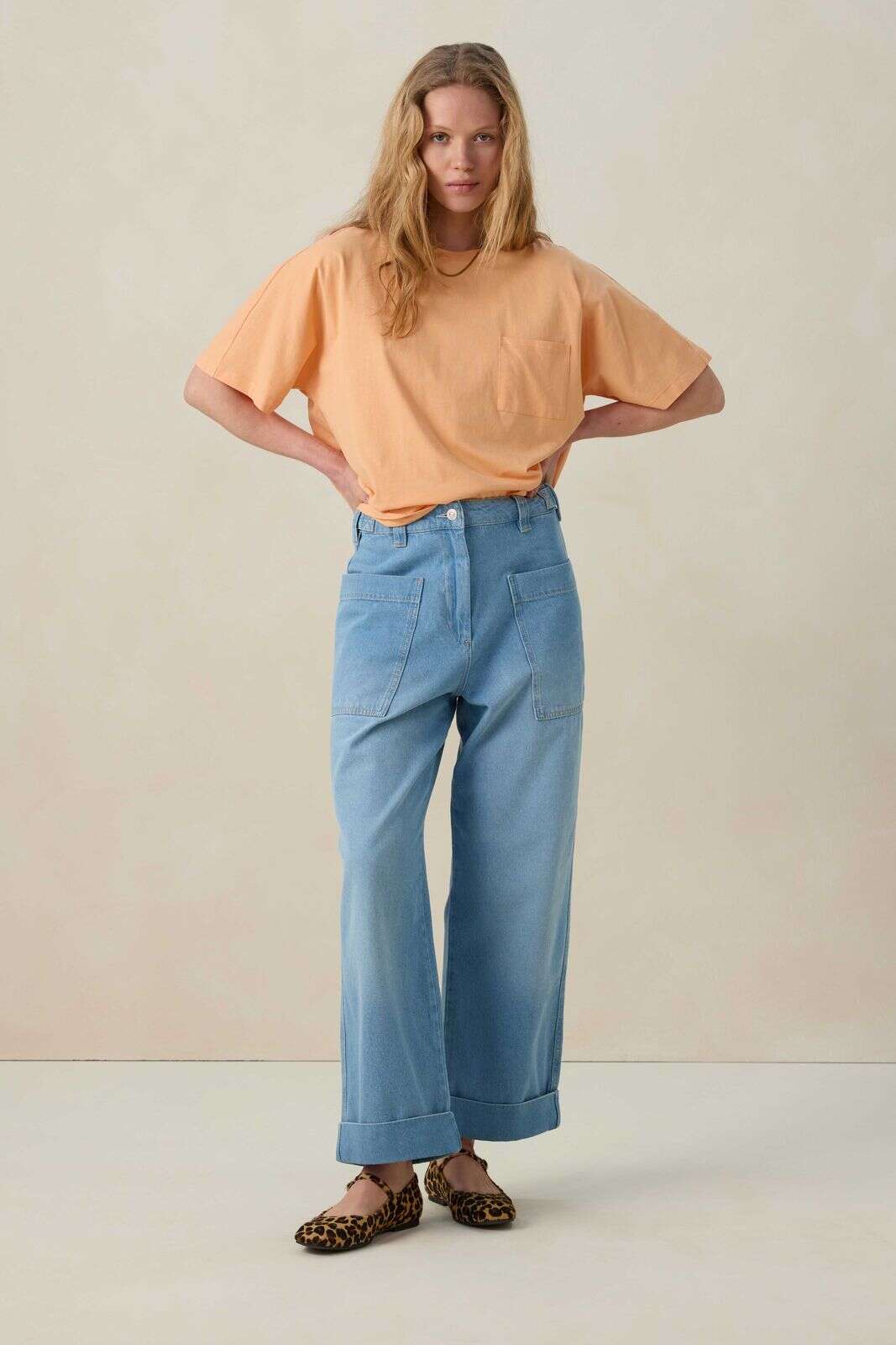 Lichtoranje T-shirt met borstzakje