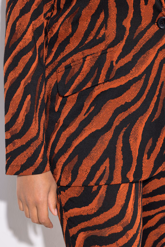 Slim-fitting zebra pattern blazer