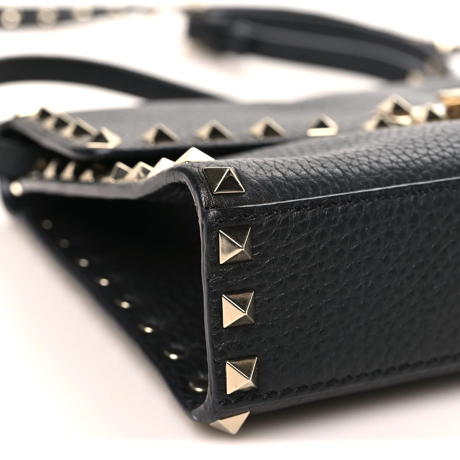 Pebbled Calfskin Medium Rockstud Flip Lock Crossbody Bag Black