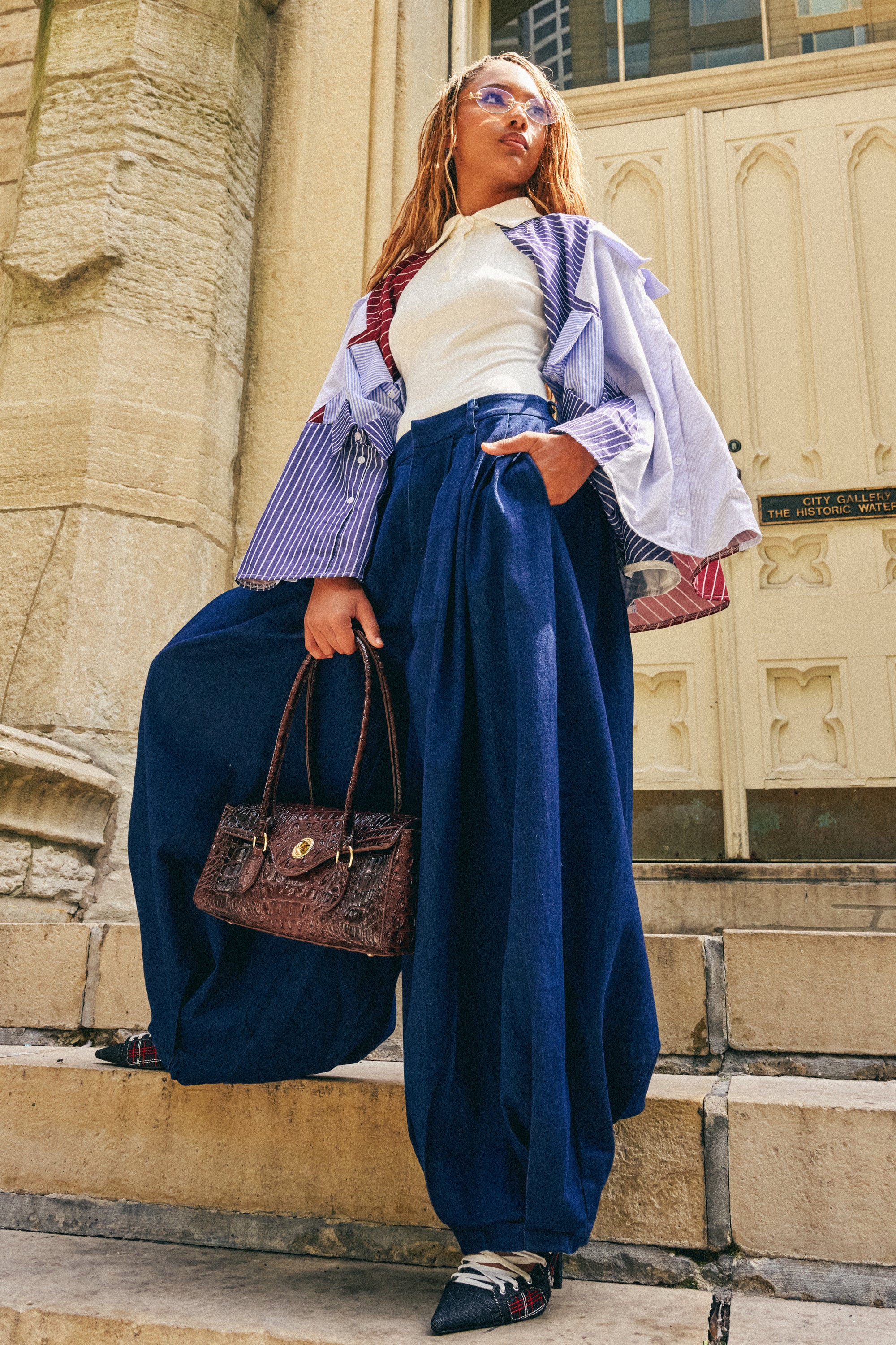 BUSINESS IN THE FRONT TROUSER - Akira Store