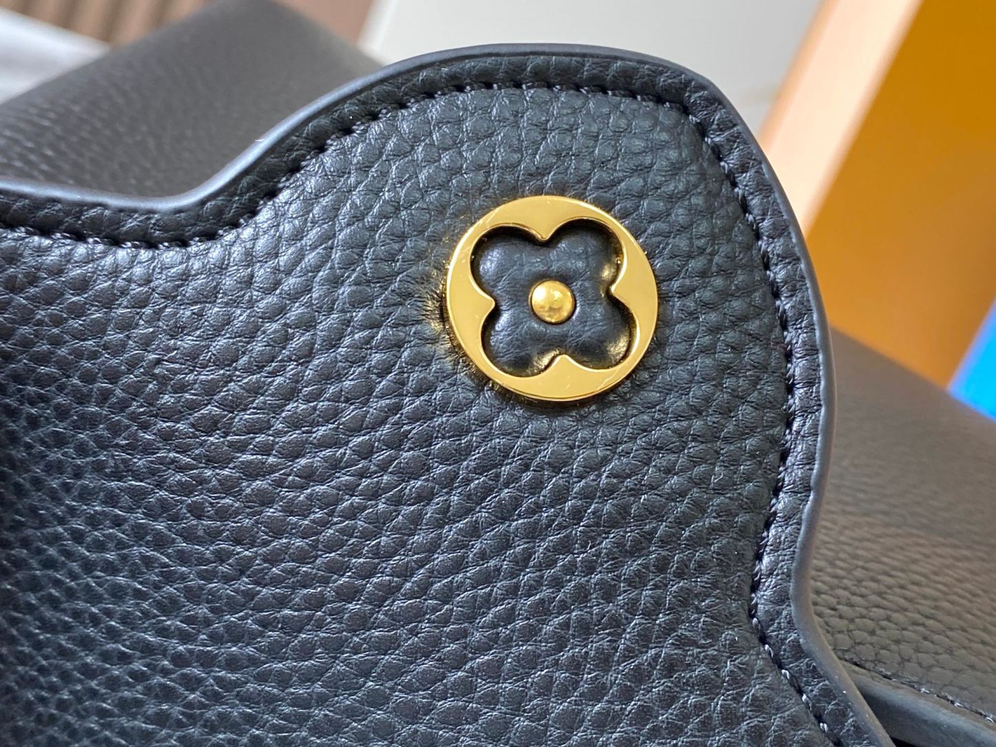 Louis Milky Way Capucines BB  Taurillon leather M23082 size: 21��14��8cm