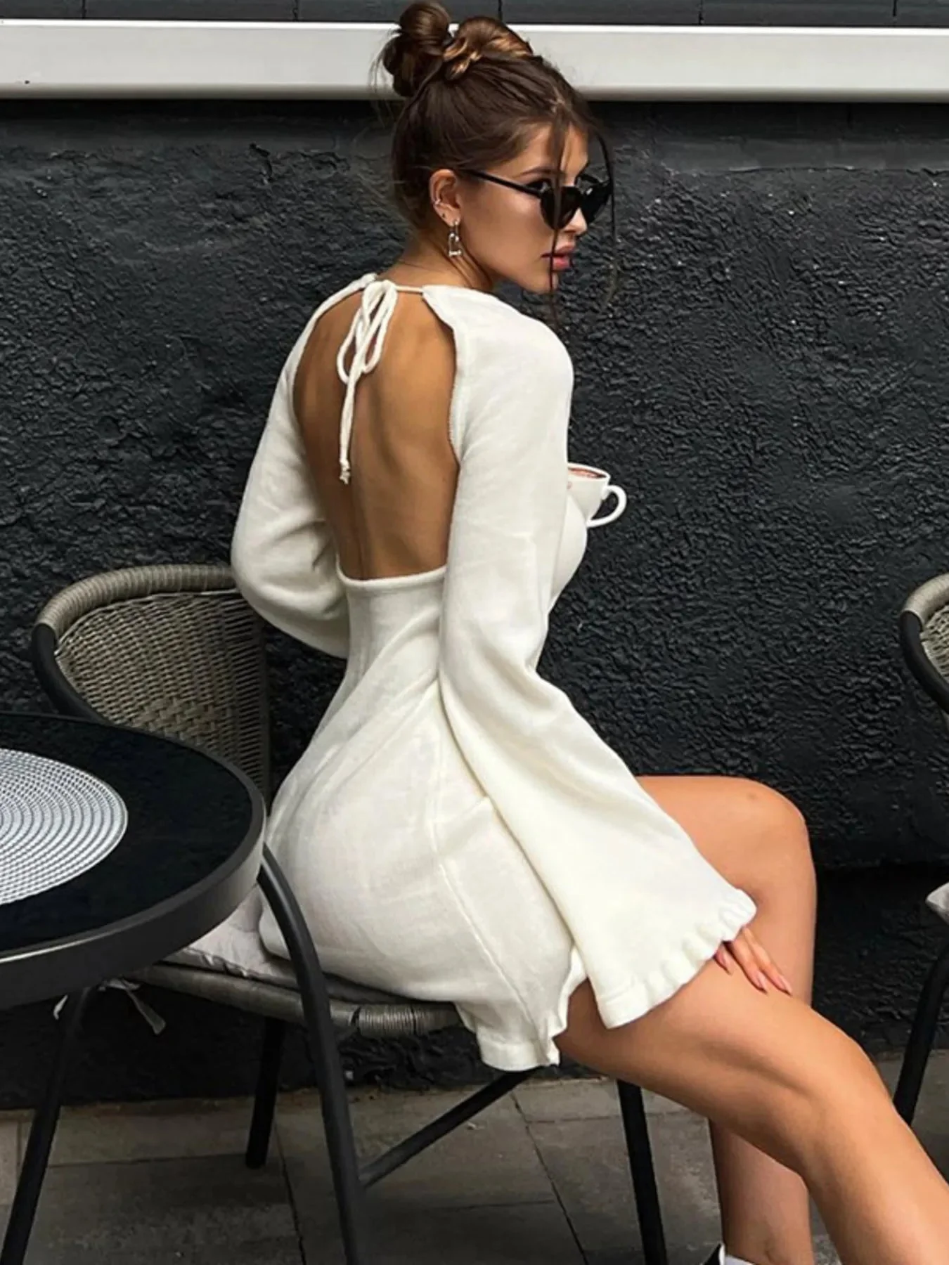 Robe pull en maille à manches longues et dos nu