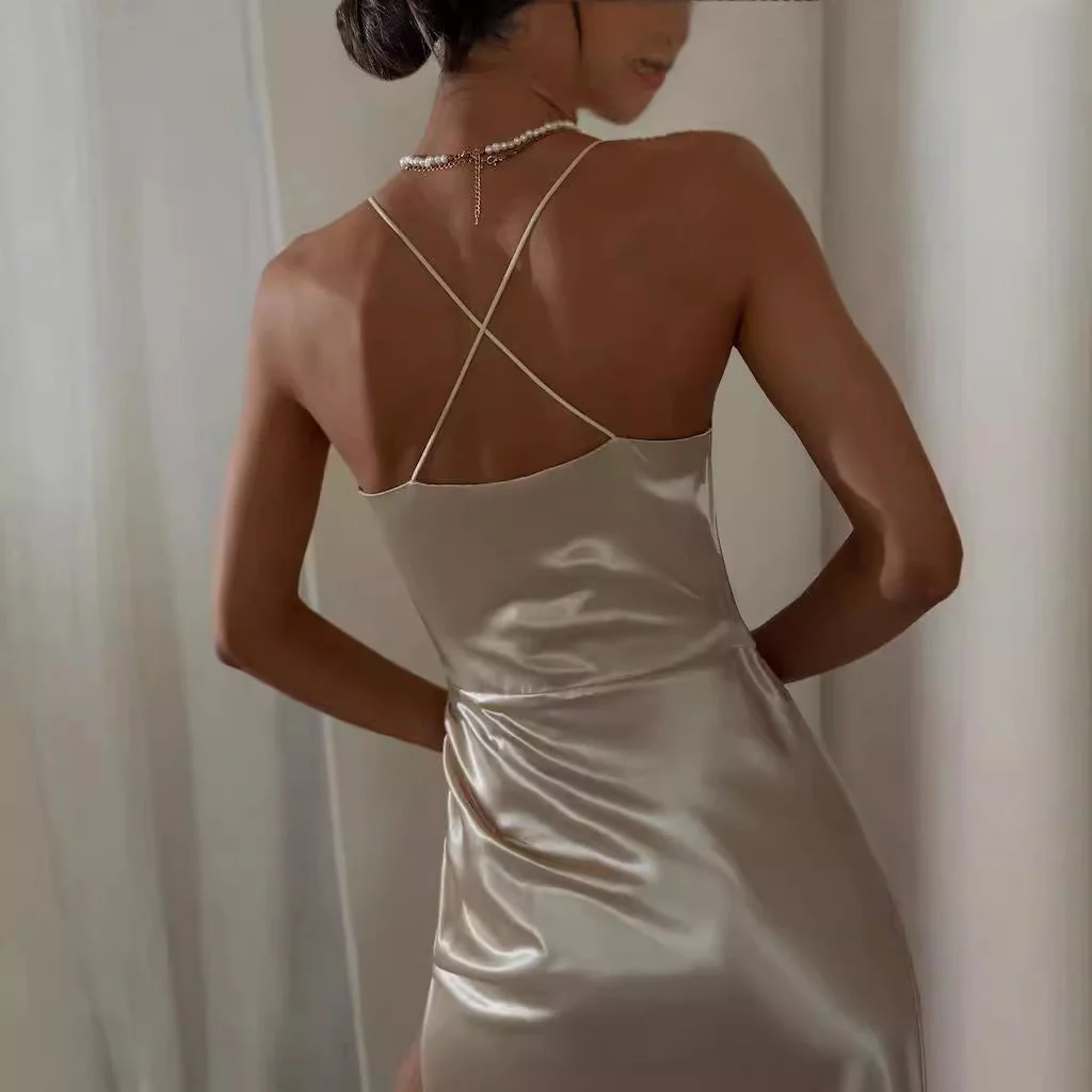 Robe Cocktail Luxueuse en Satin pour Femme avec Fente Latérale Drapée