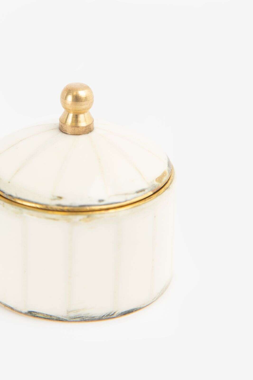 Wit met gouden messing doosje