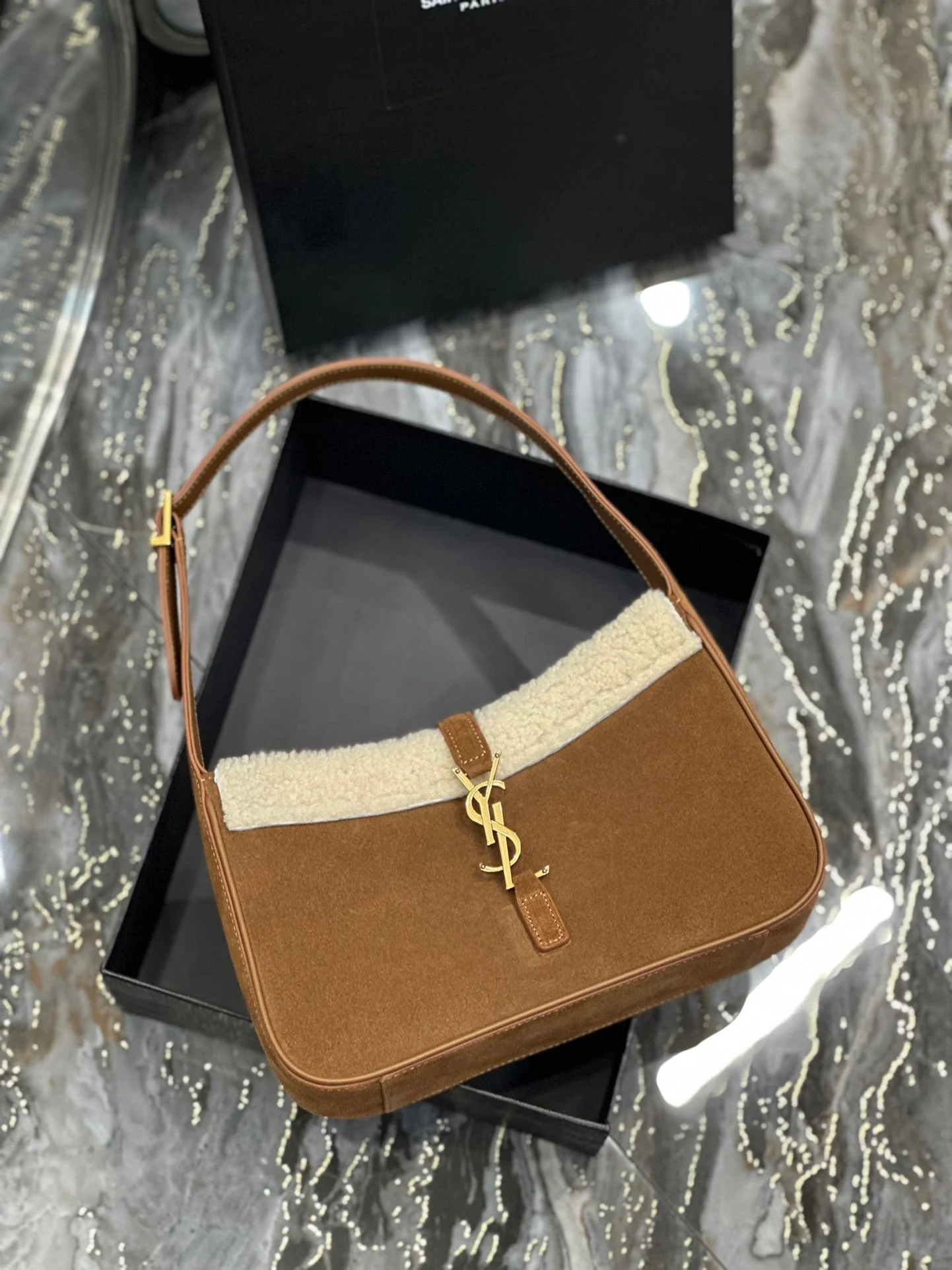 YSL Le5��7 Hobo Shearling Suede Shoulder Bag 25x14x6cm