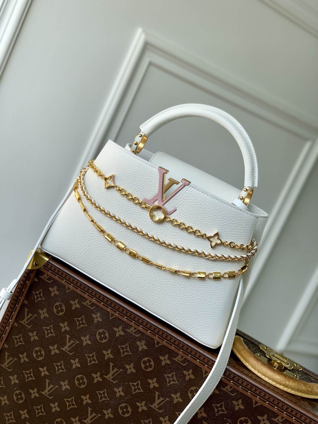 LV 2025新作 Capucinesレディース   チェーン付きハンドバッグ