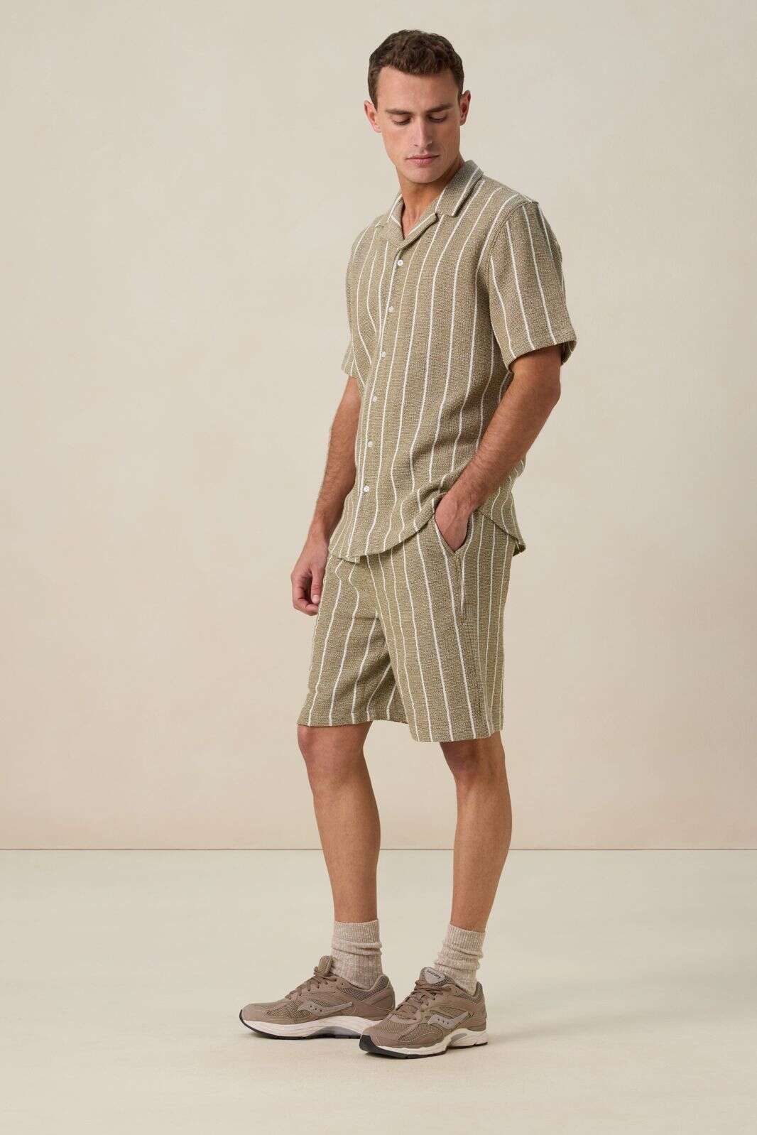 Lichtgroene short met strepen