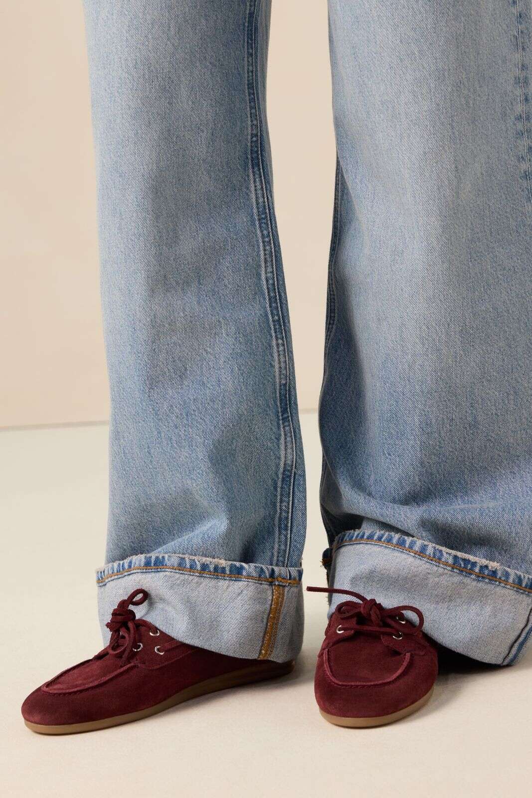 Donkerrode su&egrave;de bootschoenen