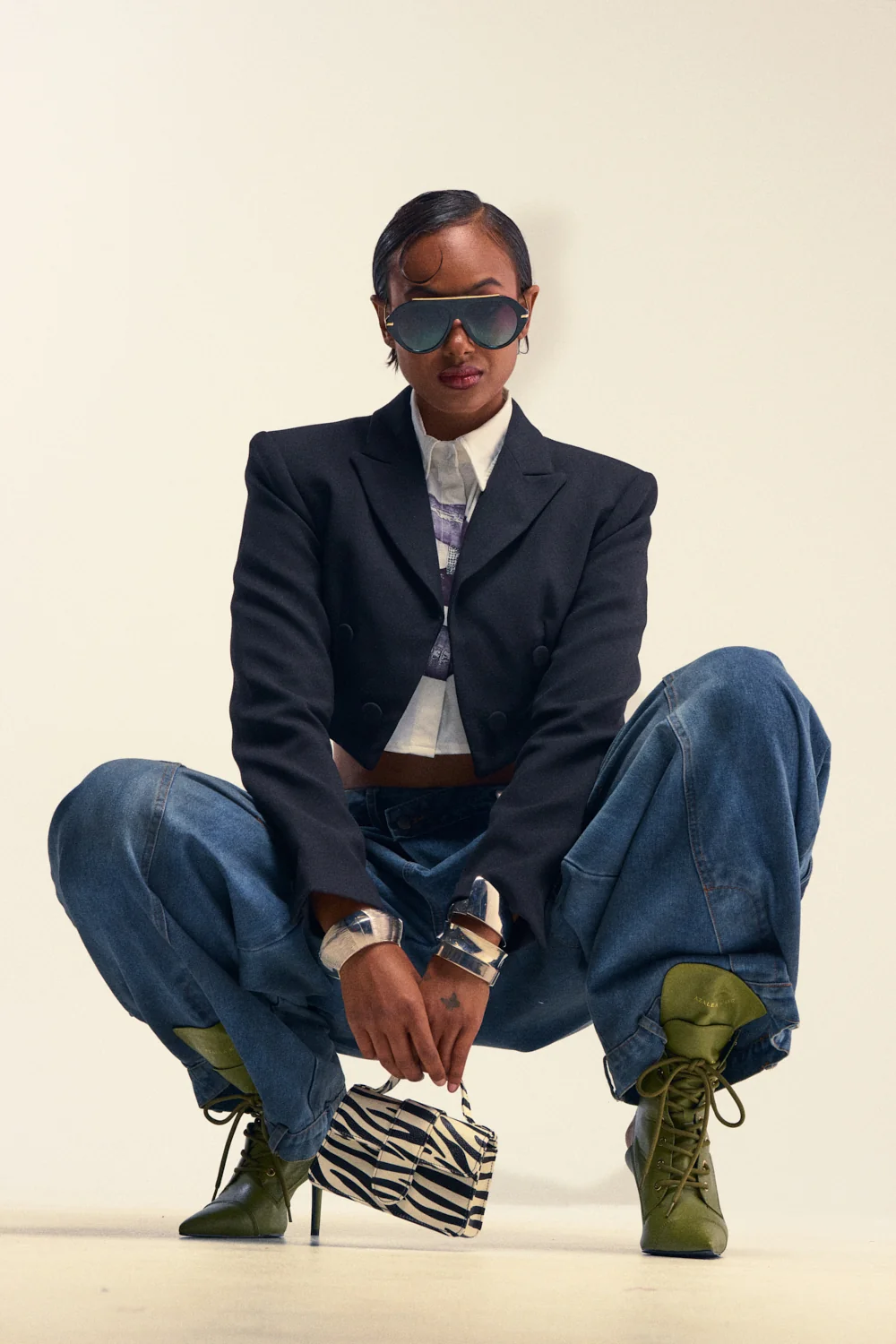 MAKE IT LOOK EASY STRUCTURED BLAZER - Akira Store