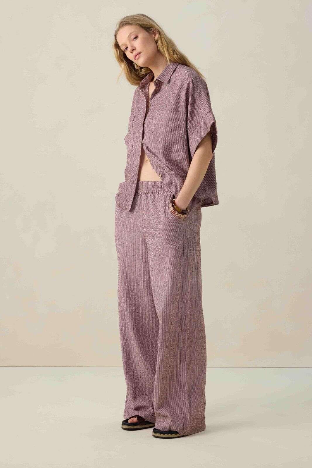 Donkerrode gestreepte blouse