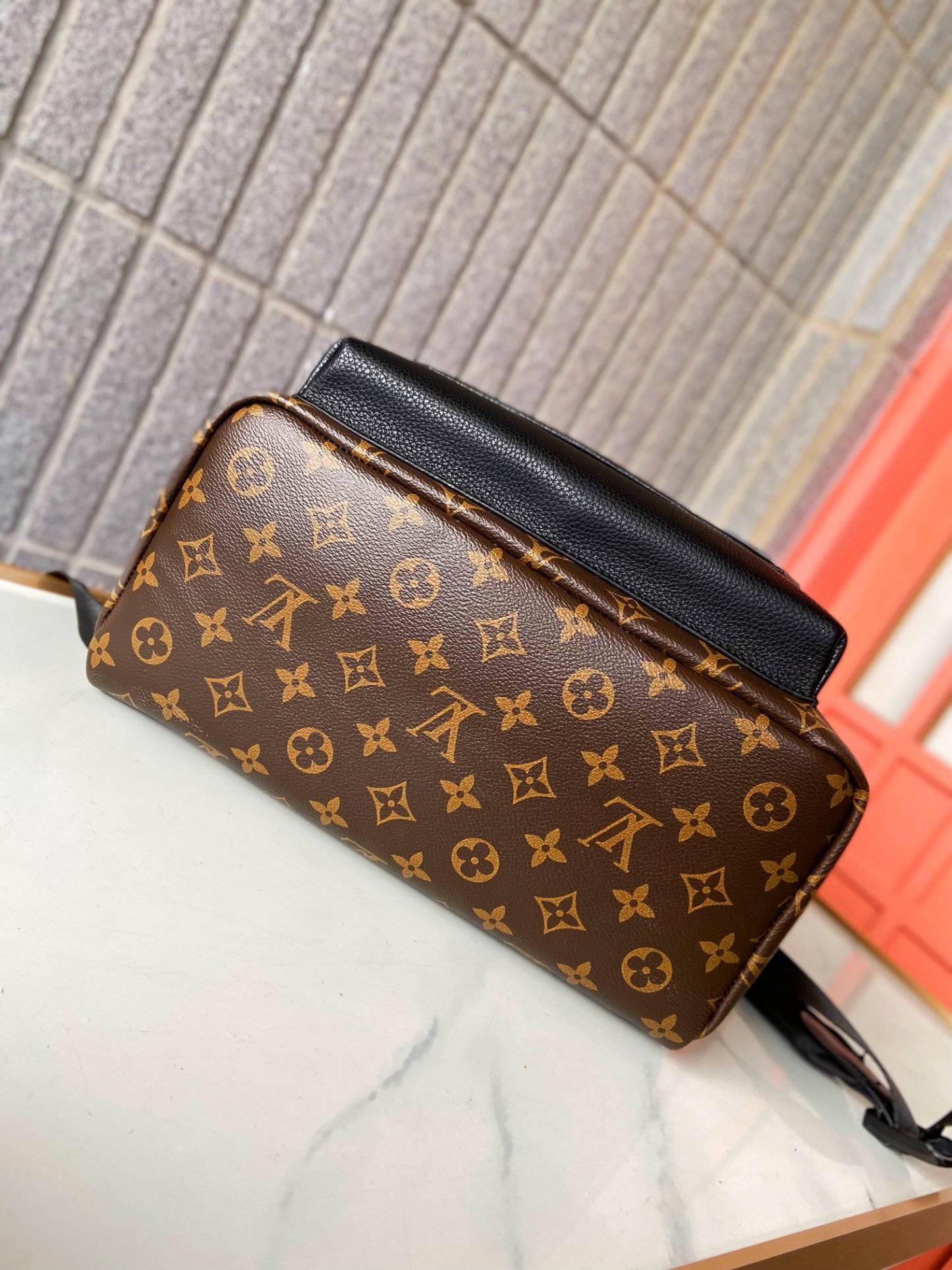 Louis new arrival ????Aerogram backpack bag size : 43 x 30 x 14 cm