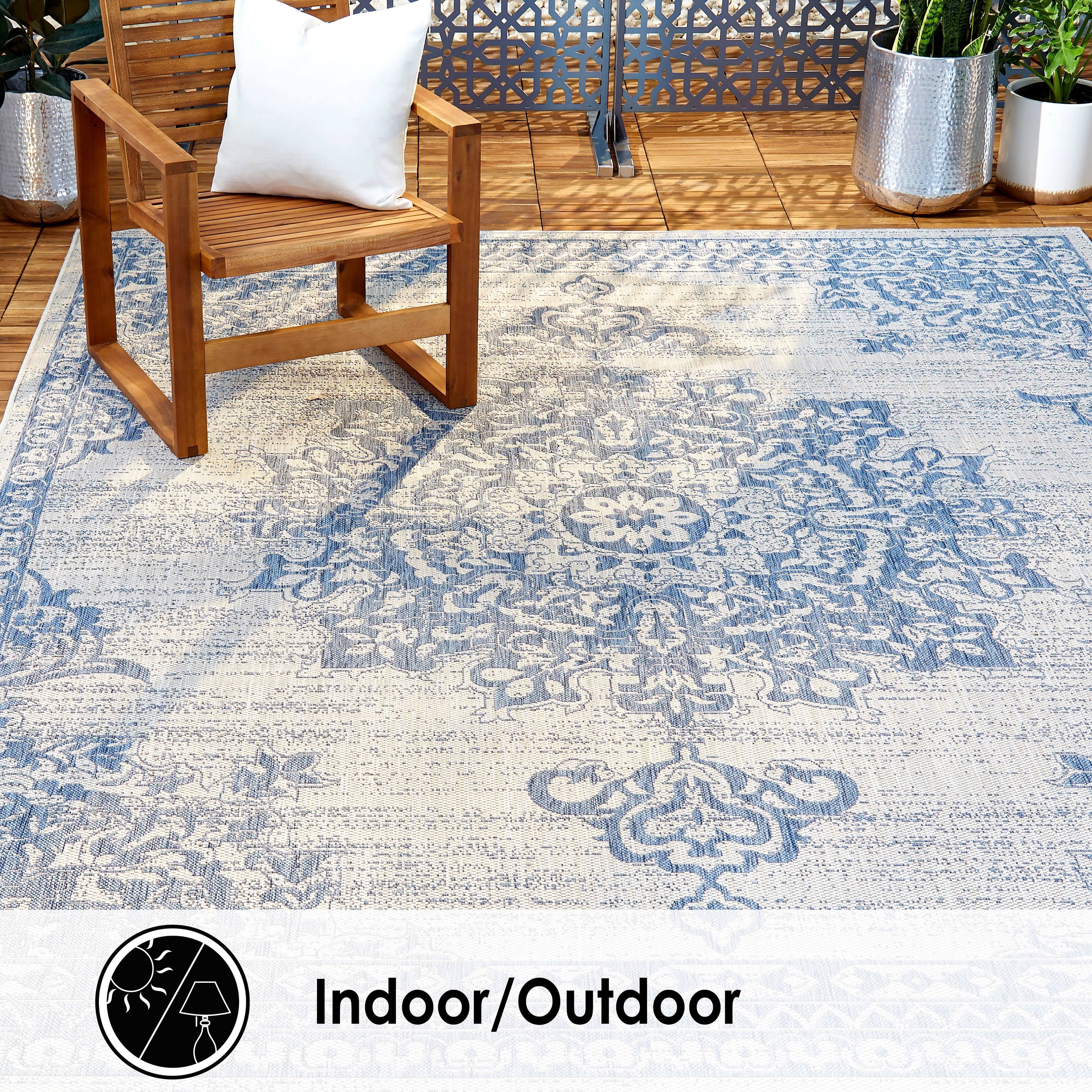 Nicole Miller Patio Country Azalea Indoor/Outdoor Area Rug Blue