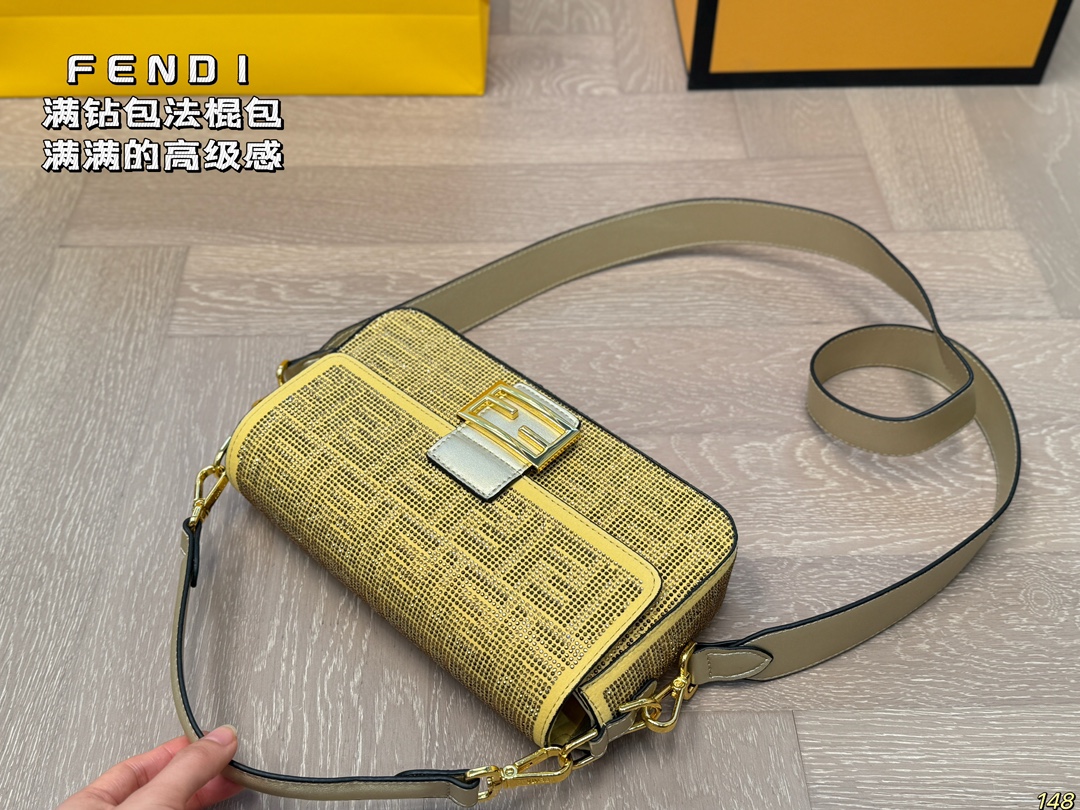 Fen new arrival Baguette Chain bag size??26*15 cm