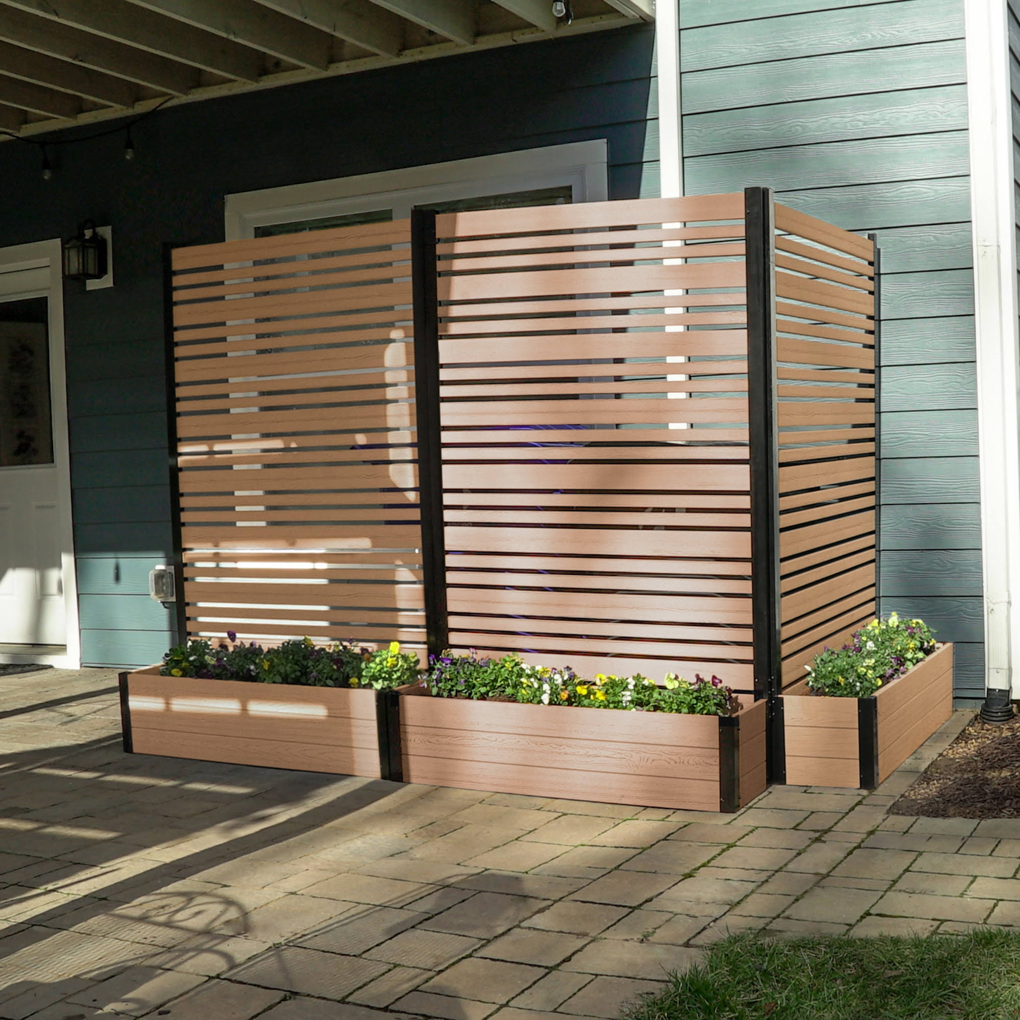 6ft Florence Freestanding Woodtek Vinyl Outdoor Privacy Screen and Planter Box Kit (1 Screen)(6ft H x 4ft W x 1ft L)