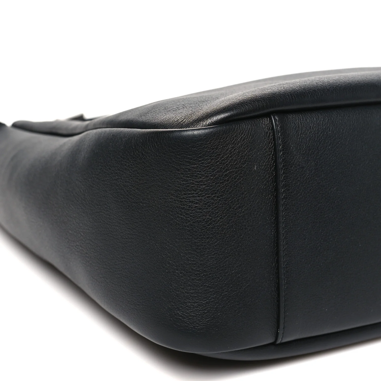 Supple Calfskin Large Le 5 A 7 Soft Hobo Black