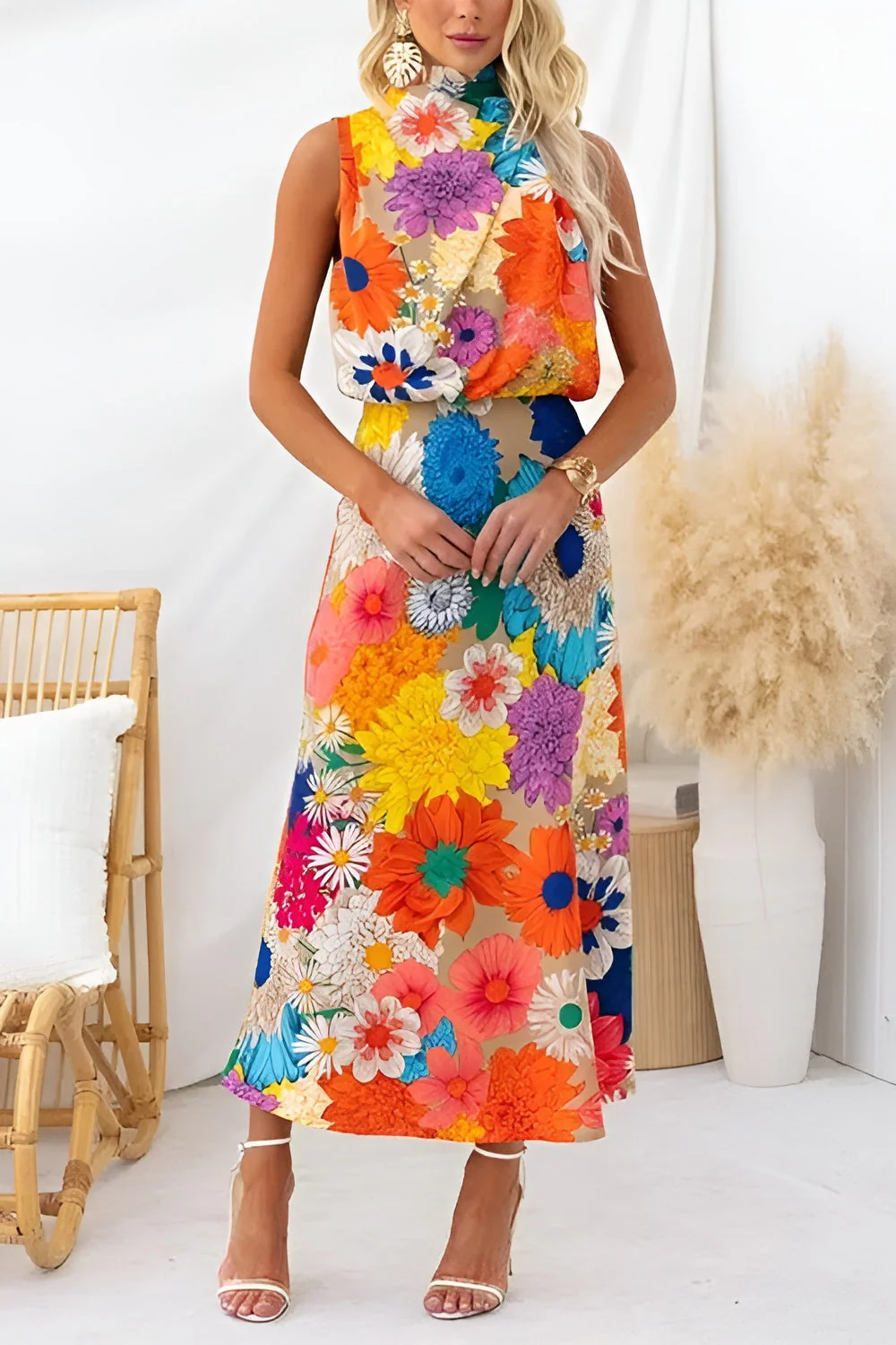 Robe maxi fleurie sans manches à col noué