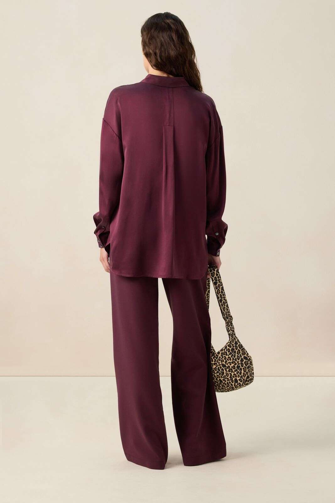 Donkerrode zijden blouse