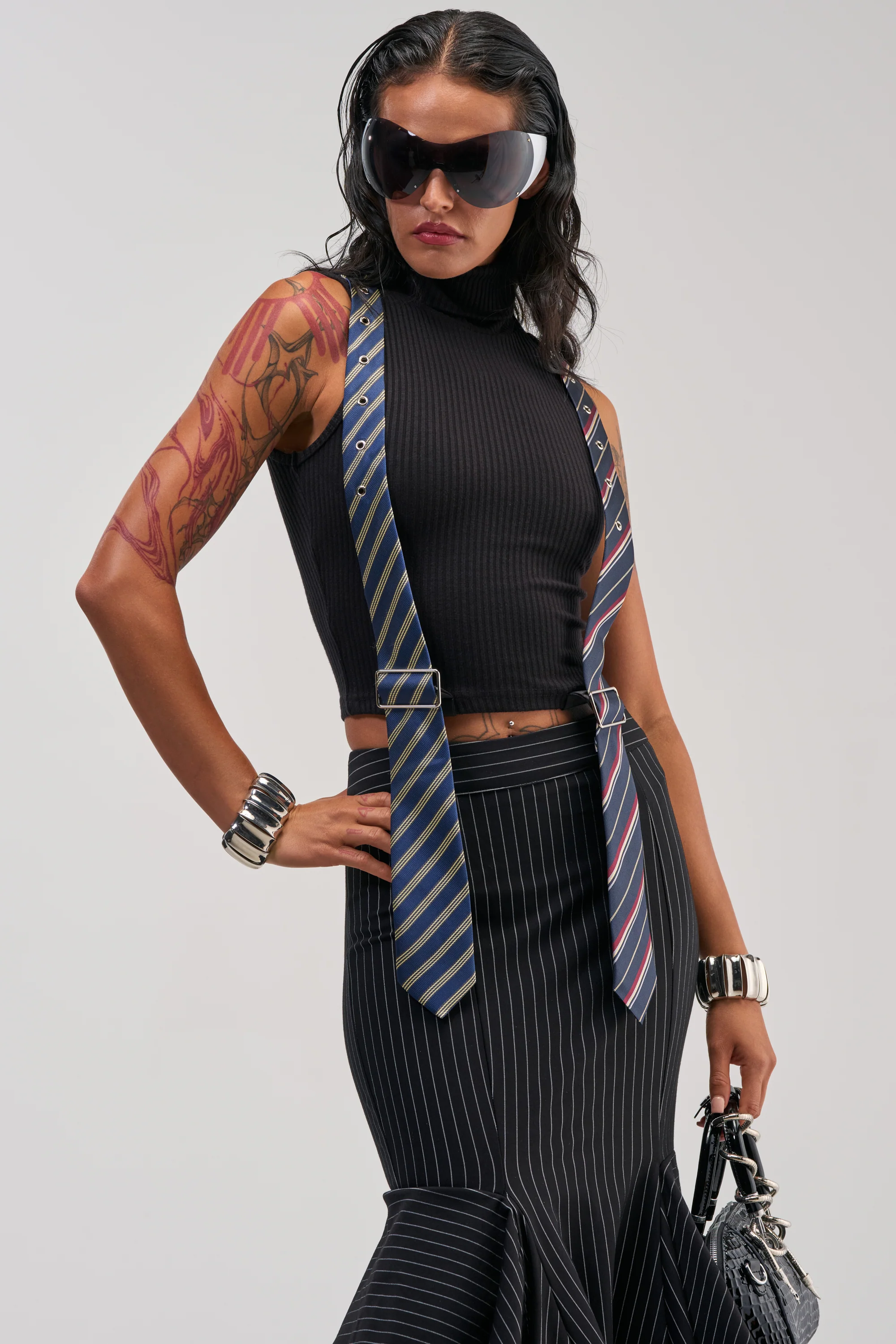 TIED UP SLEEVELESS SWEATER - Akira Store