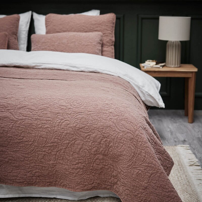Isabelle sengeteppe 260x240 cm rose tan