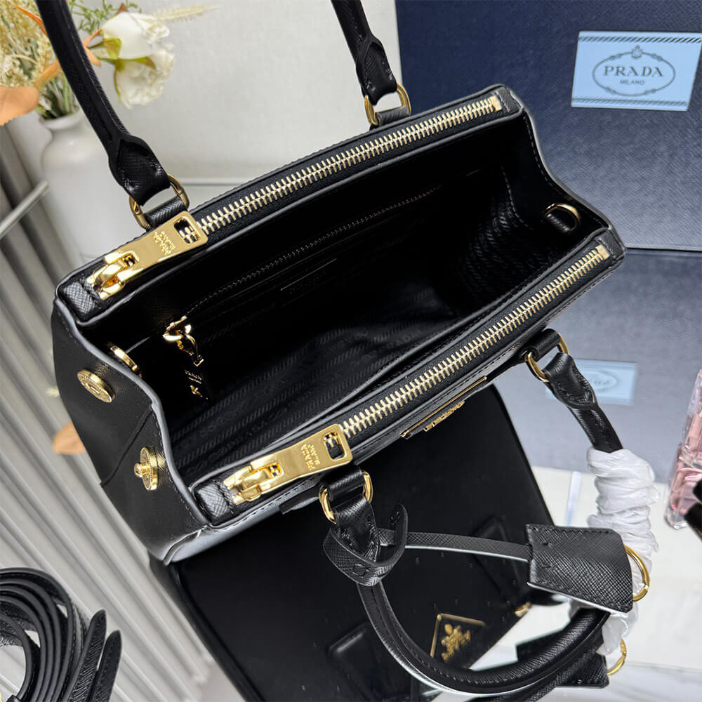 Prada Small Prada Galleria Saffiano leather bag(HIGH-END GRADE)