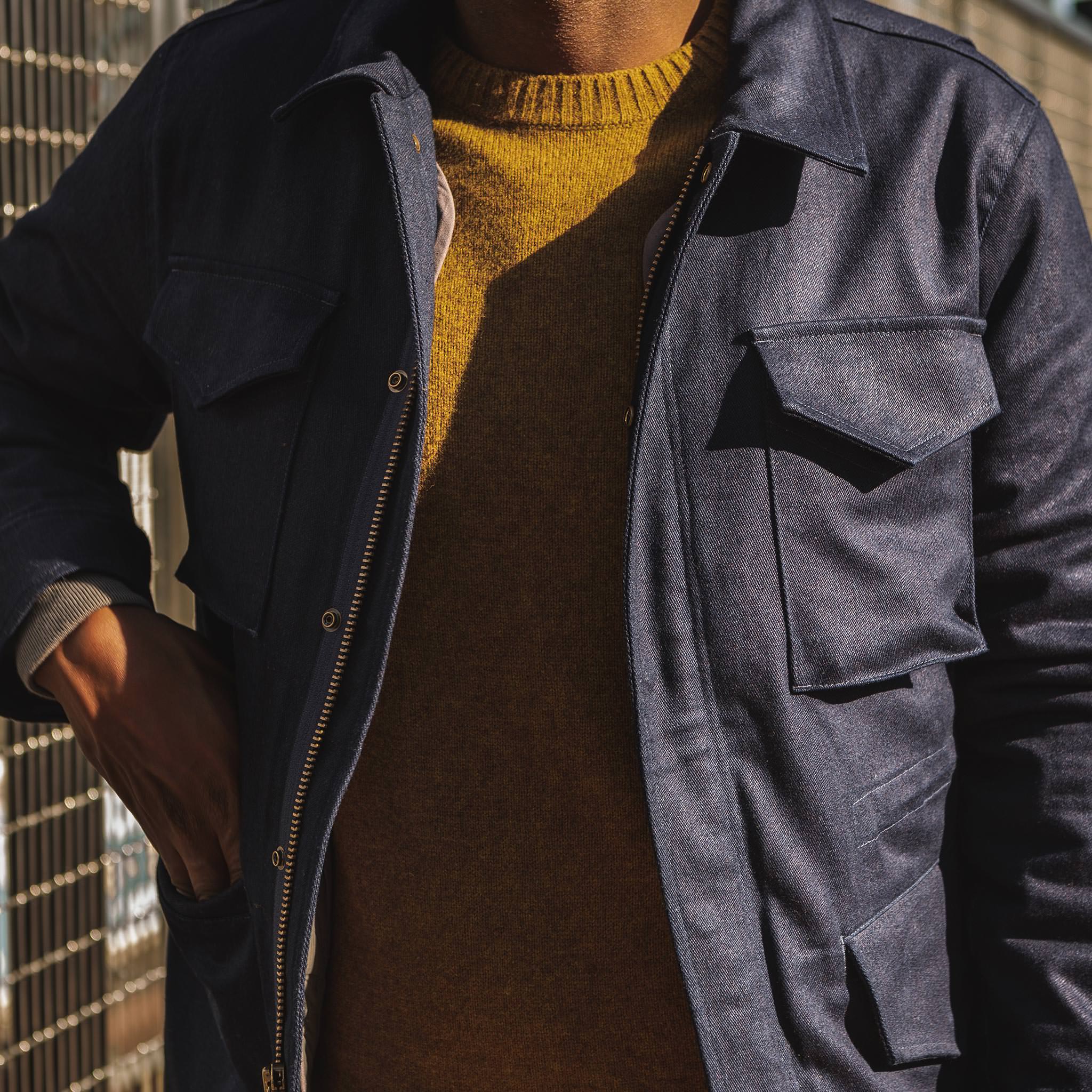 Le Taylor Stitch x Alpha Industries M-51 en satin inversé indigo