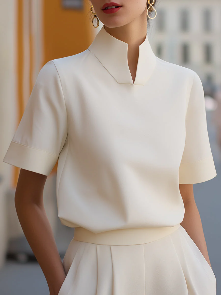 Blouse structurée minimaliste pour femmes à col montant