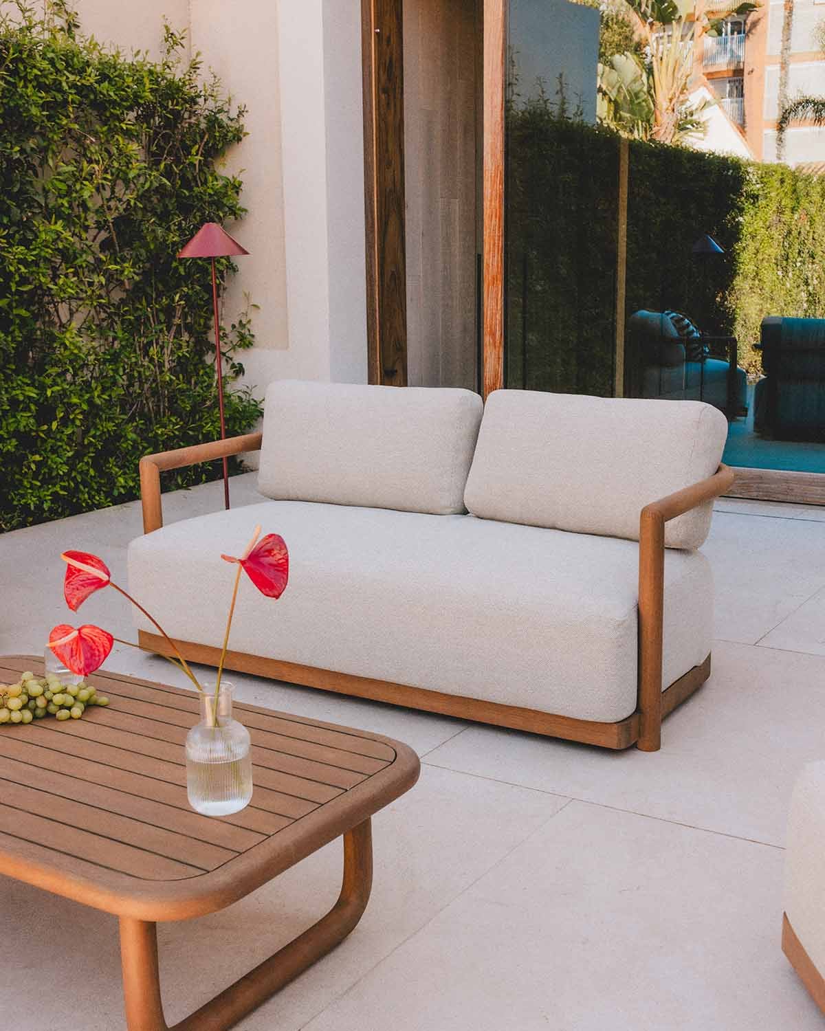 Elnes - Sofá 2 Plazas de Jardín de Madera de Eucalipto y Tela Elnes